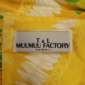 フラダンス 衣装 T&L MUUMUU FACTORY ムームーファクトリー ワンピース ドレス イエロー系 ウリウリ柄 ウクレレ柄 プニウニードラム柄 楽器柄 植物柄 ハワイアンプリント ハワイアン アロハ フラ ダンス レッスン 練習 華やか 鮮やか かわいい おしゃれ 黄 緑 白 橙 紫 グリーン系 ホワイト系 オレンジ系 パープル系