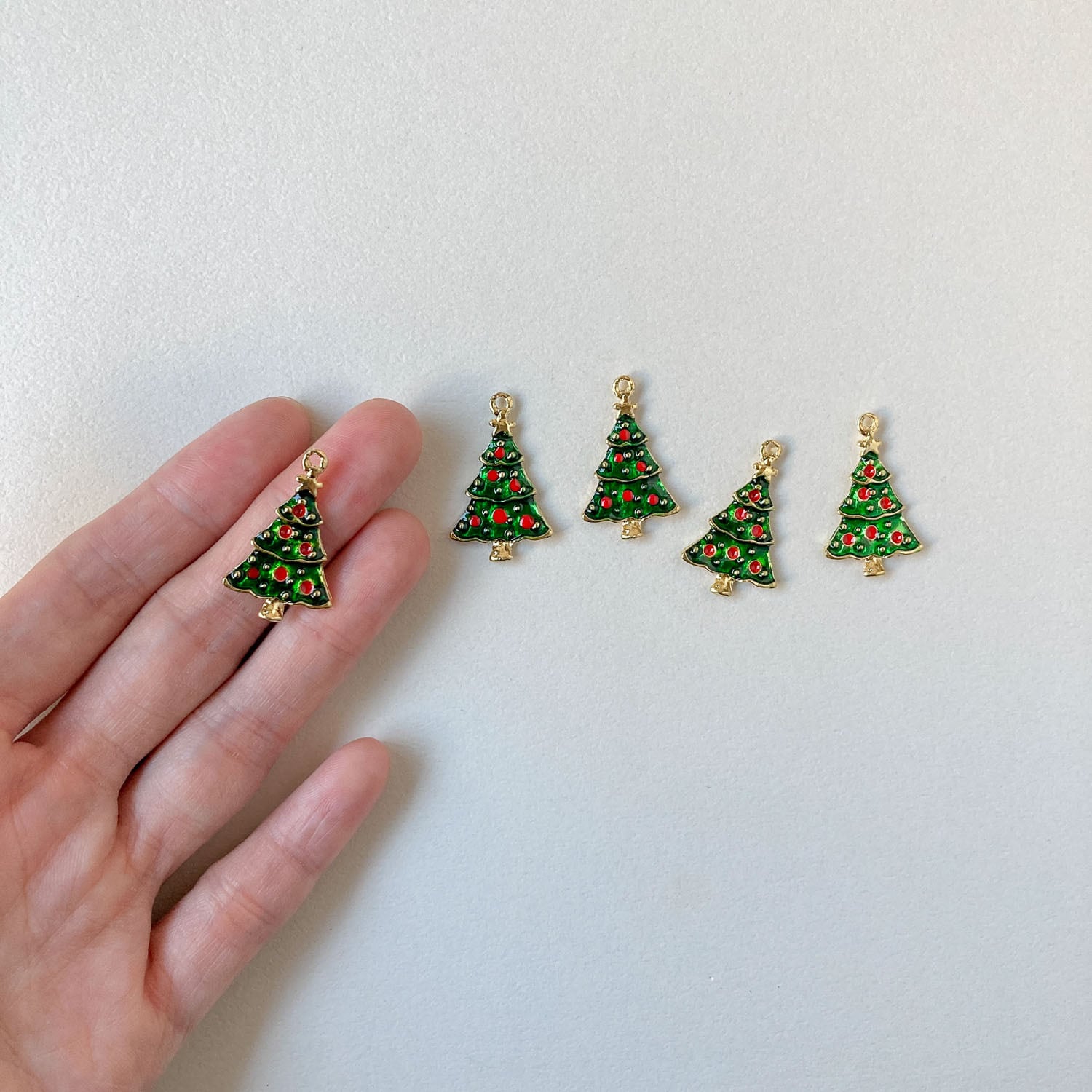 クリスマスツリーのエポカラーメタルチャーム | Dua-アクセサリー