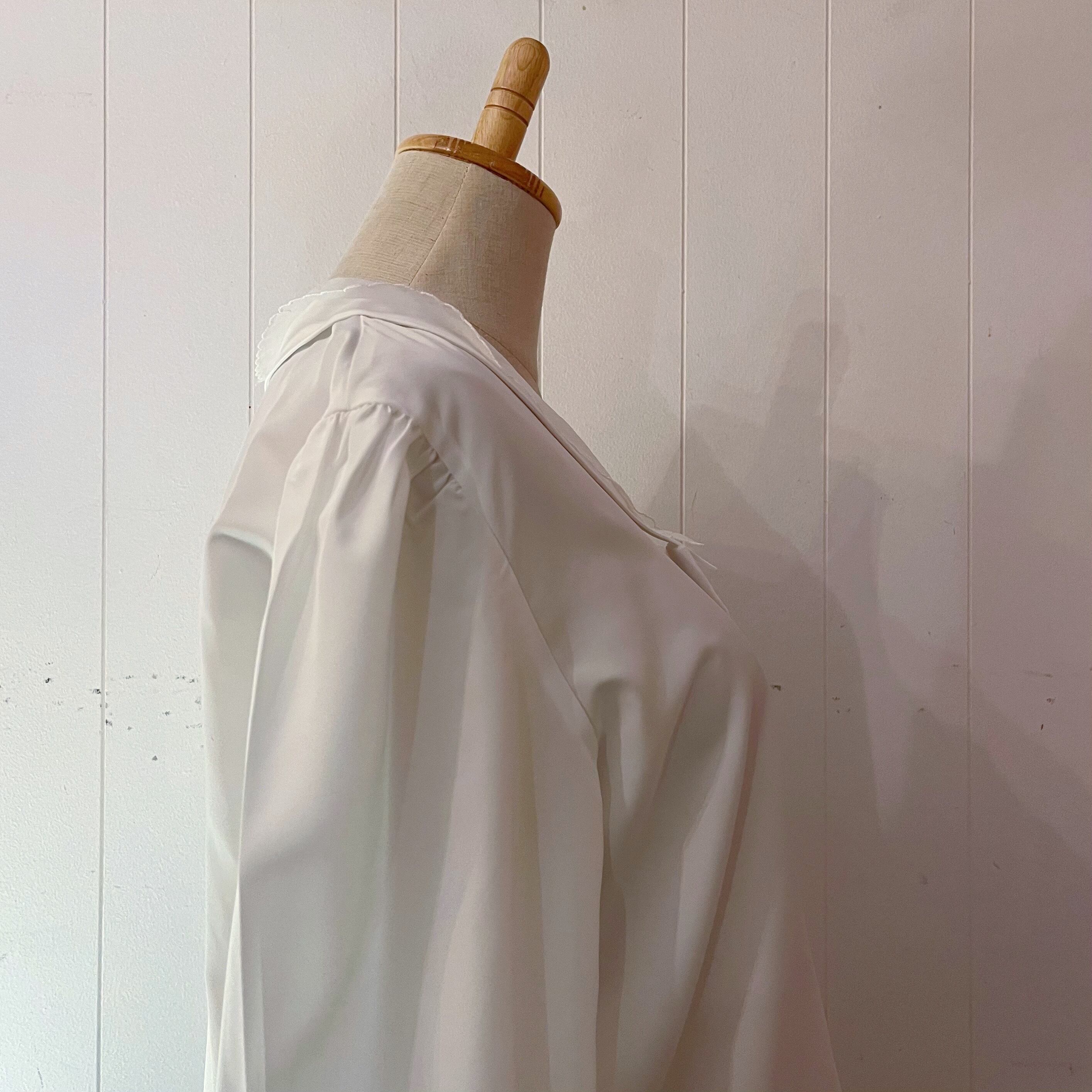 ribbon brooch white blouse