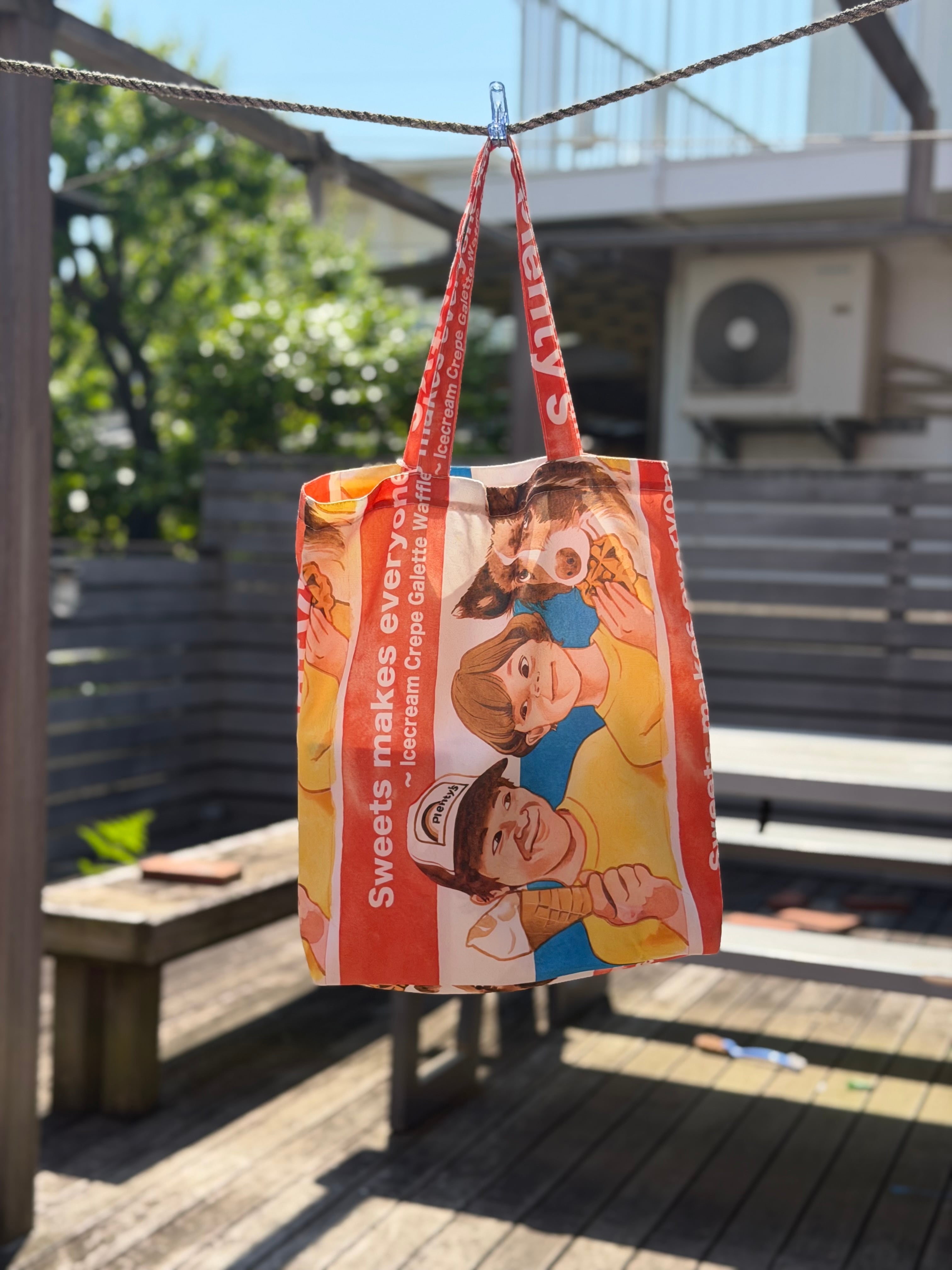 全面プリントトートバッグ Plenty's 鎌倉高校前駅看板イラスト | 水彩