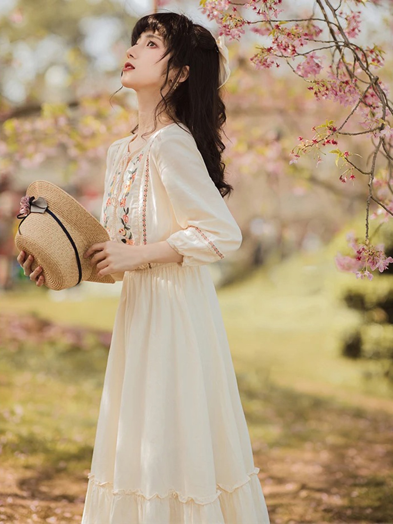 【0258】Embroidery Flower Gathers Long Sleeve Dress