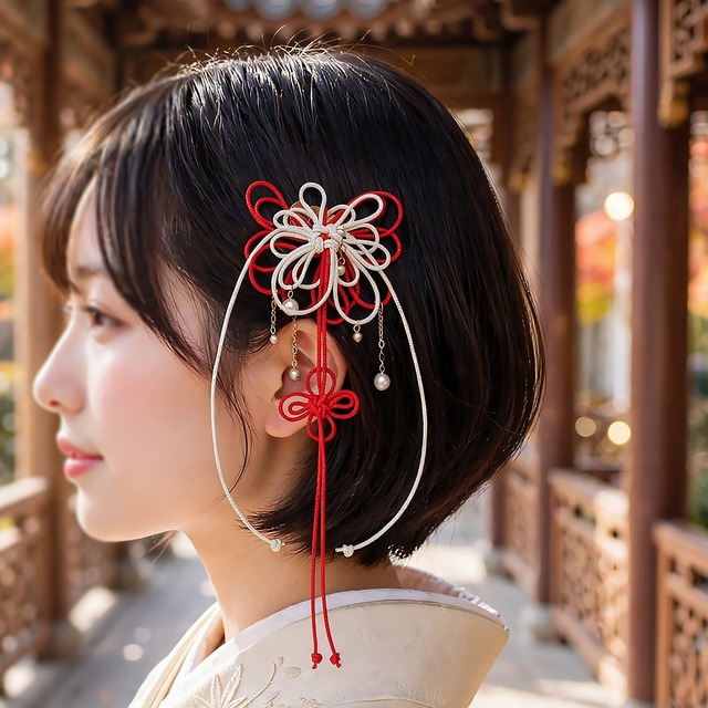 飾り結びヘアコーム（小）「ひめたるは惑」（アイボリー×朱）【軽量で簡単和装ヘア】浴衣・着物・七五三や成人式に。