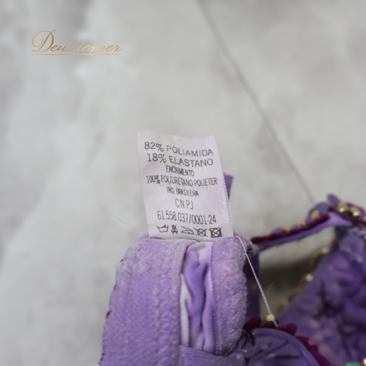 ベリーダンス オリエンタル衣装 上下セット パープル系 トップス スカート ベルト 紫 フリンジ スパンコール ビーズ 花 キラキラ 豪華 装飾 煌びやか ダンス衣装 華やか 透け感 ステージ かわいい セット 金 ゴールド系