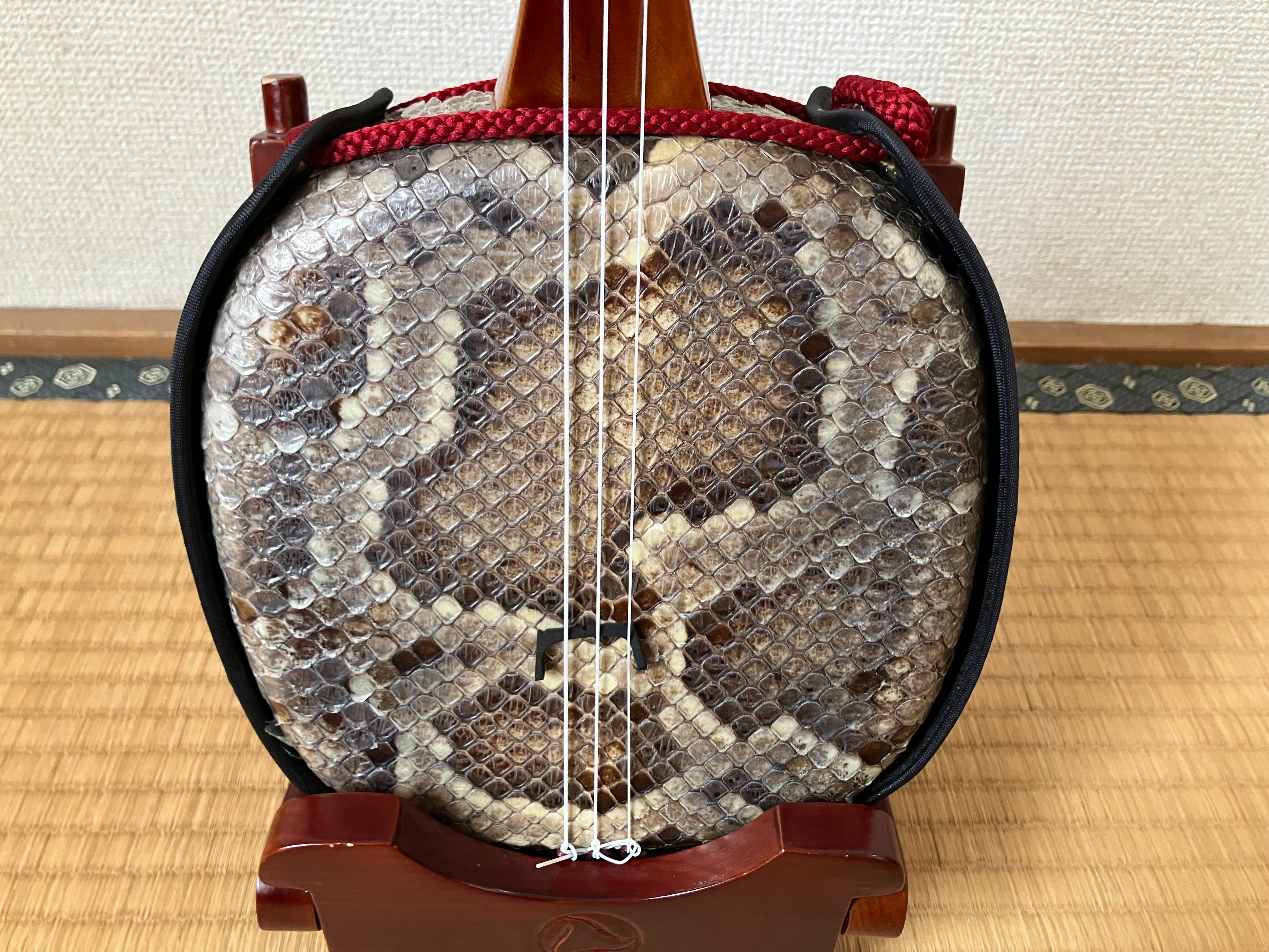 名工上原良光作 ヤンバルユシ木マカビ型 スンチ仕上げ | クオレ三線