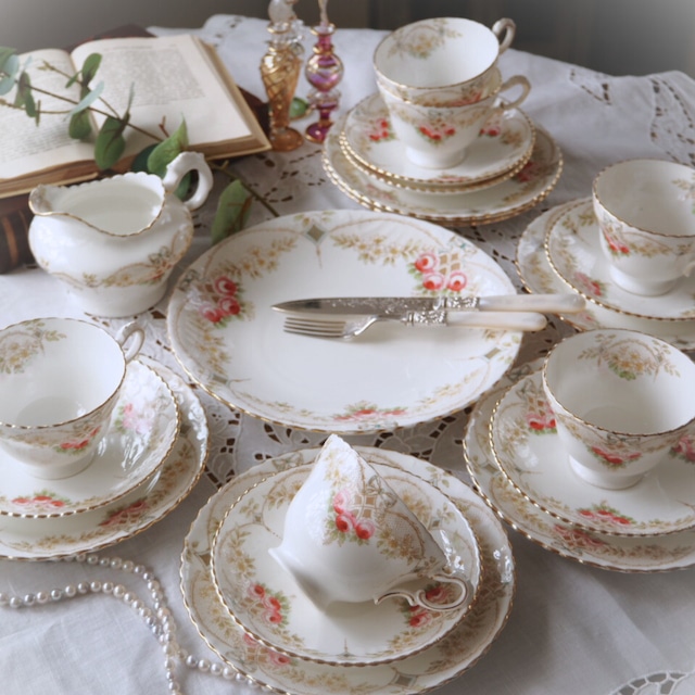 英国アンティーク サミュエルラドフォードCassinaティーセット トリオ2 英国アンティーク サミュエルラドフォードCassinaティーセット トリオ2