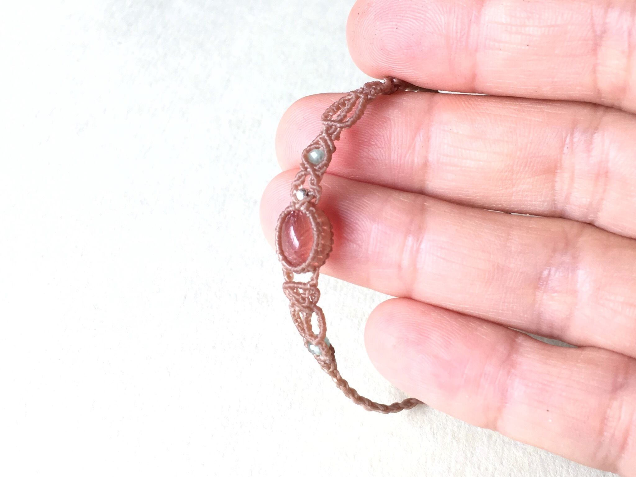 カザフスタン産ストロベリークォーツ macrame bracelet