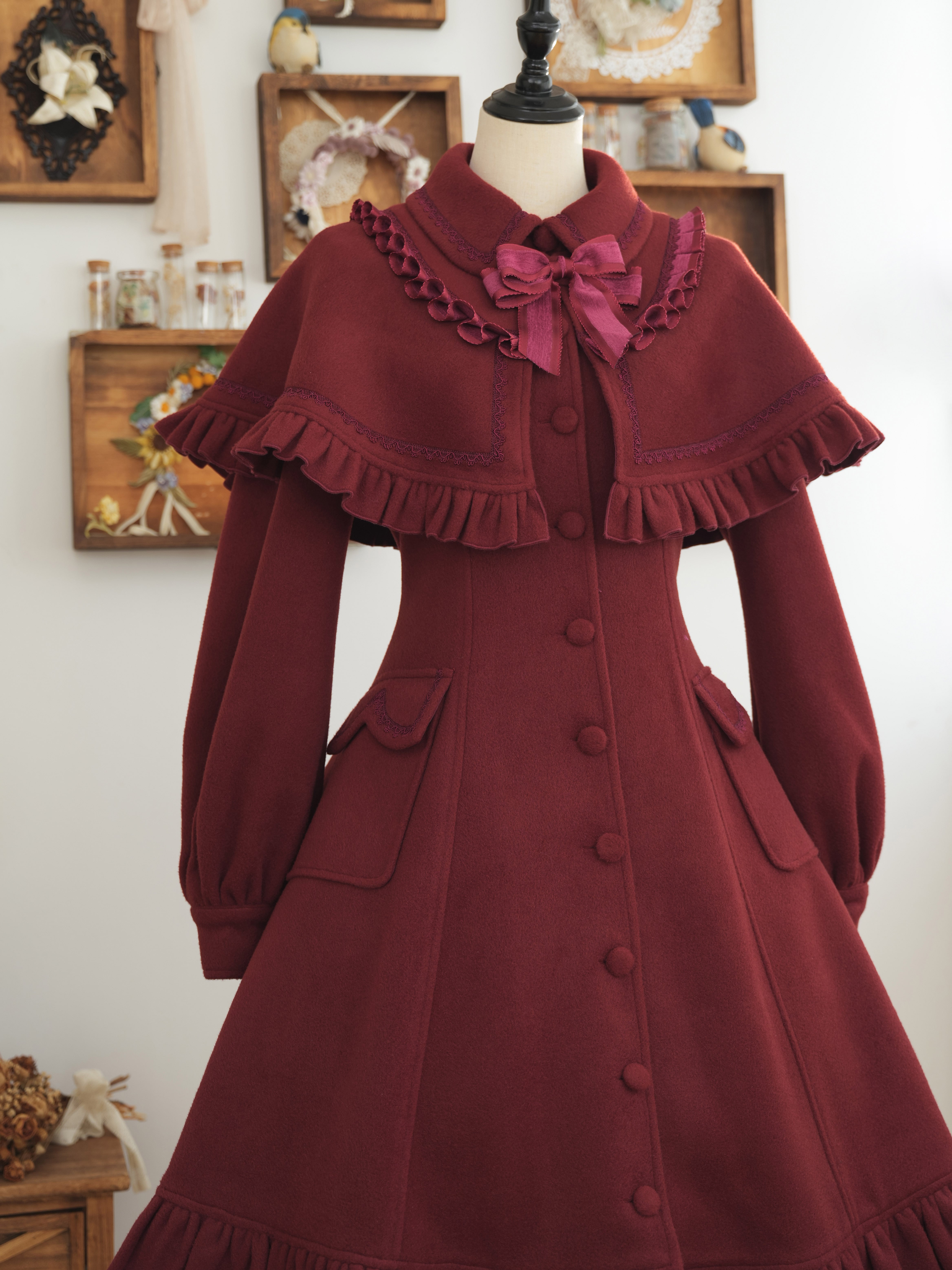 アイシング・フリル ケープ付きプリンセスラインコート