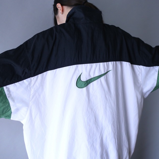 "NIKE" 刺繍 front and back logo design XXL over silhouette nylon blouson