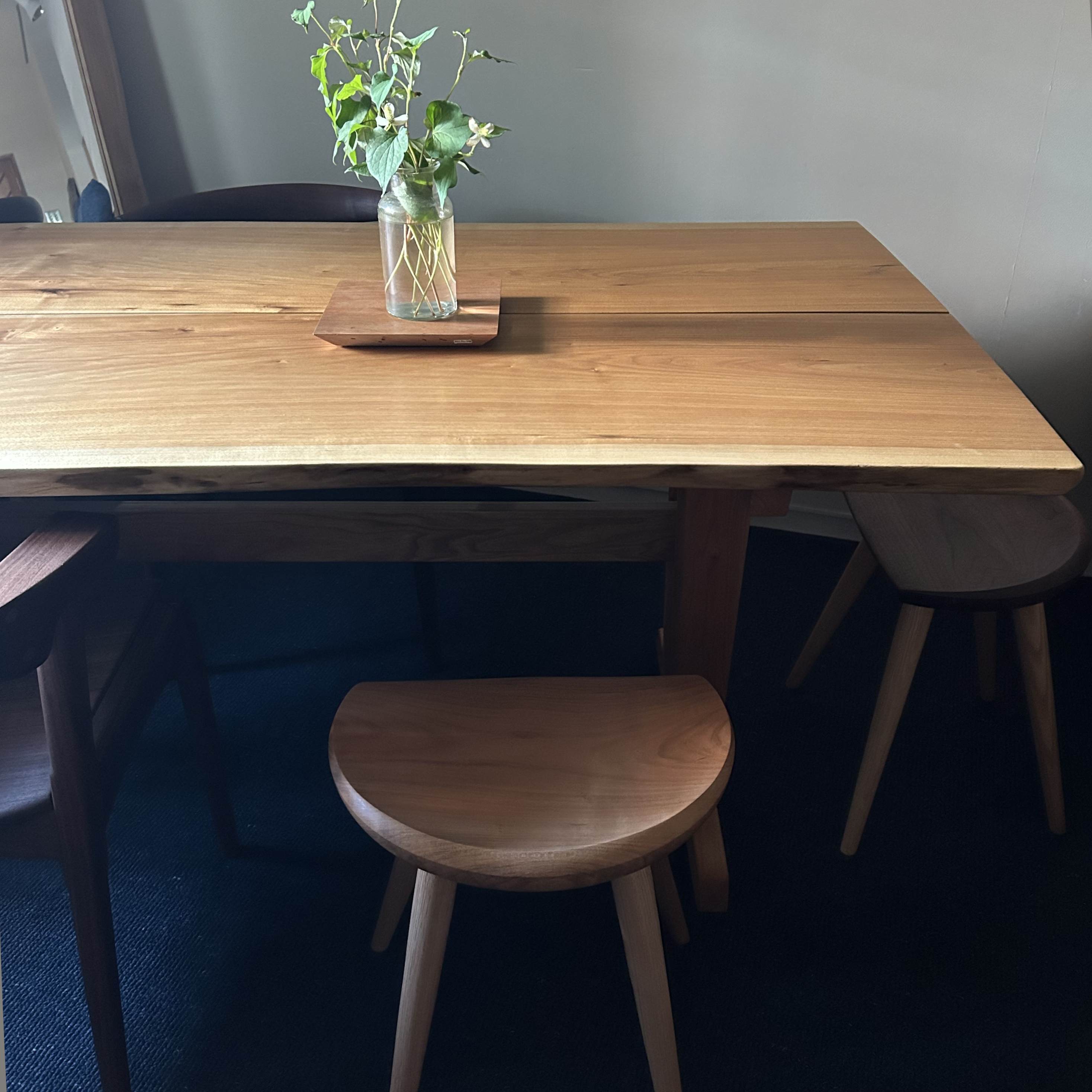 ムーンスツール挽脚 ブラックウォルナット Moon stool - Black walnut
