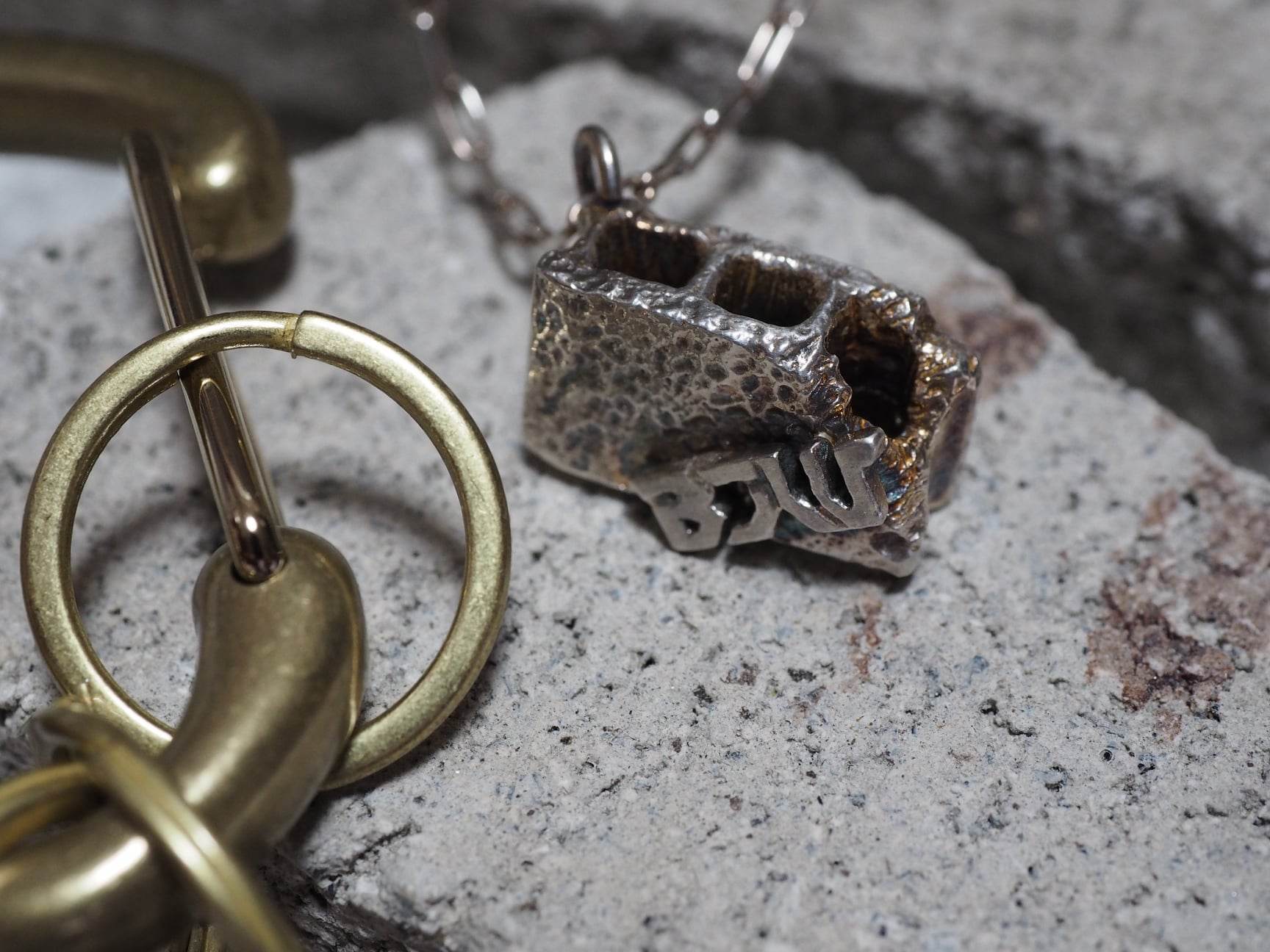 大日本プロレス公式グッズ コンクリブロック ネックレス（シルバー