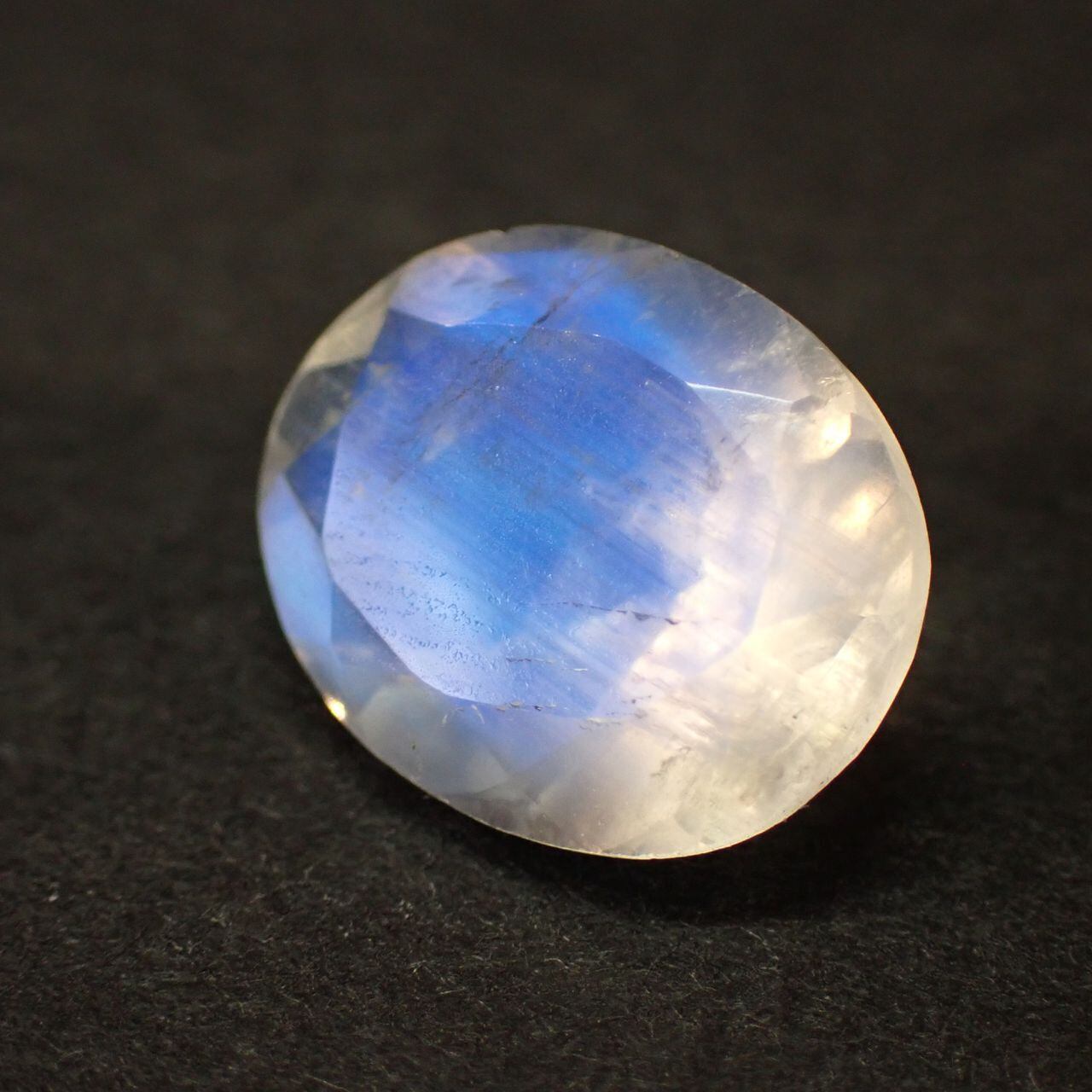 ロイヤルブルームーンストーン（ホワイトラブラドライト