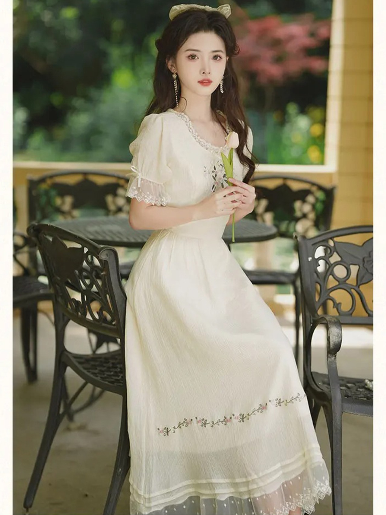 【0016】White Lace Flower Embroidery Short Sleeve Dress