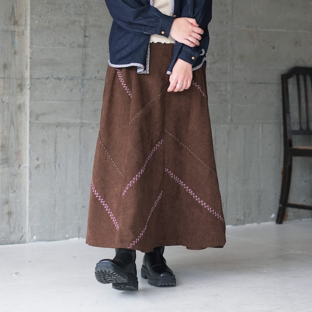 オシャレに防寒◎ハンドステッチで彩るコーデュロイロングスカート（22w-19）ダークブラウン