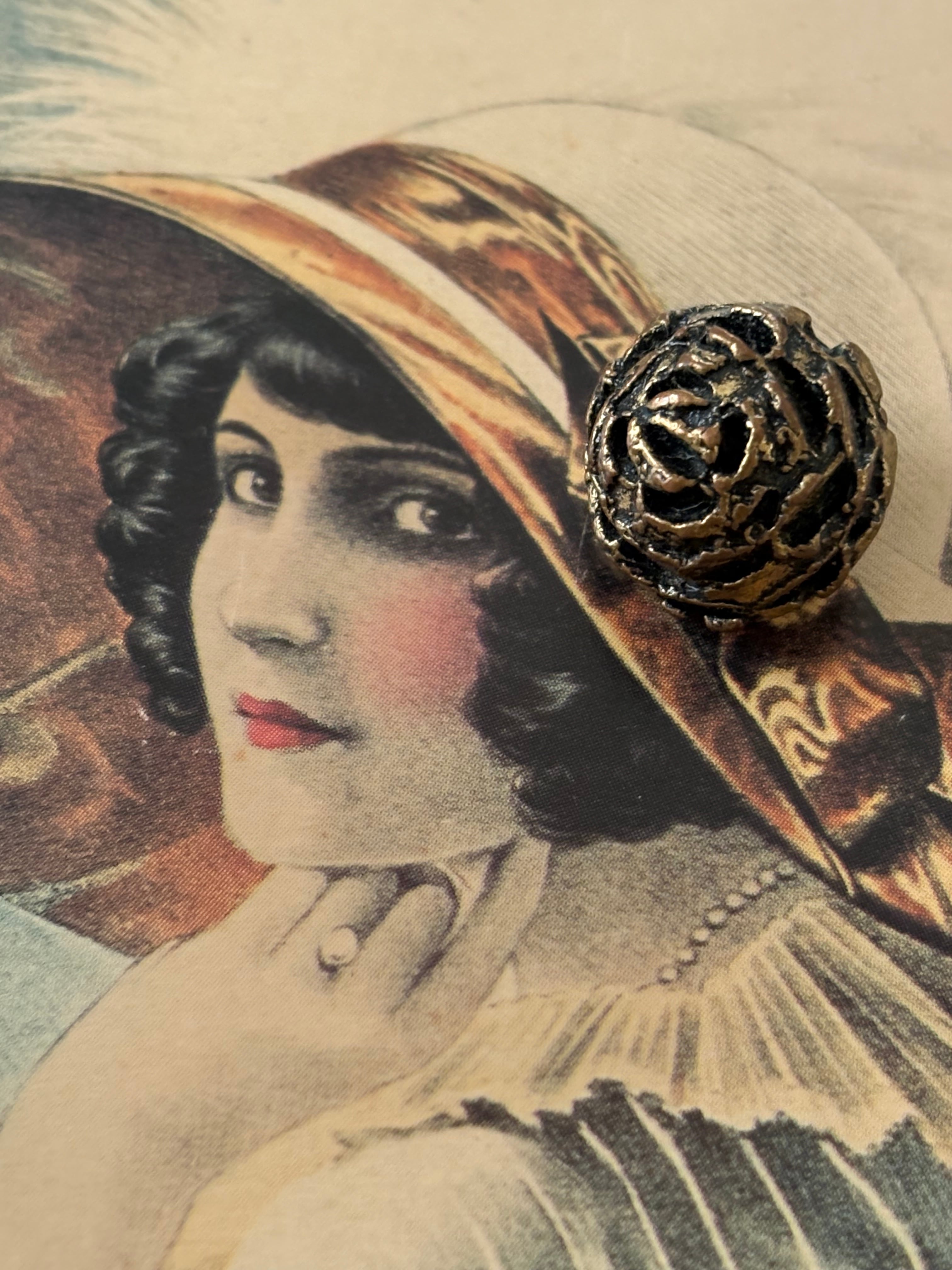 15mm フランス アンティークボタン 立体Rose 薔薇 ドーム型. アンティークゴールド アクセサリーパーツ デコレーション材