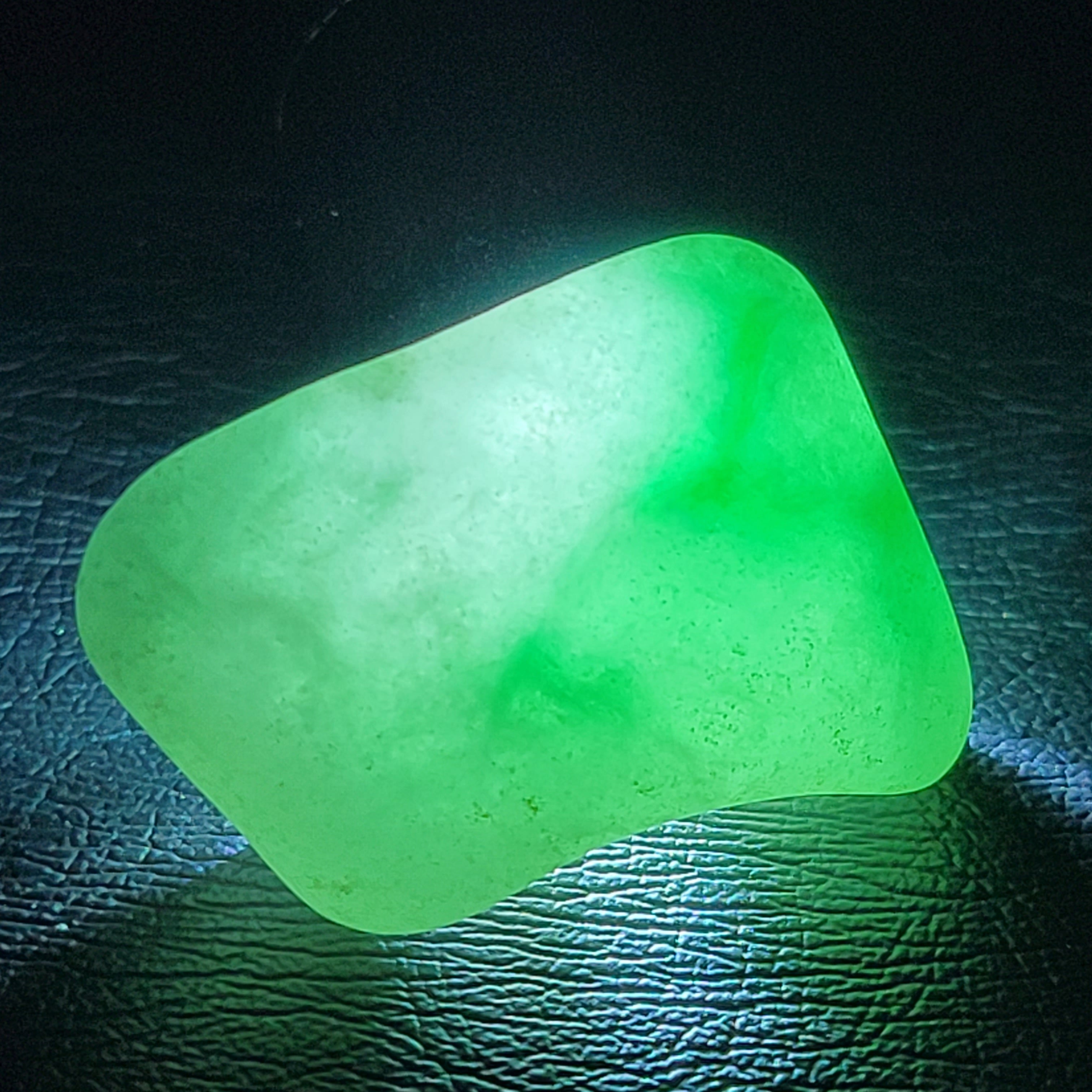 SALE/82%OFF】 糸魚川翡翠 銀鼠 10㎜ 2珠 ① ienomat.com.br