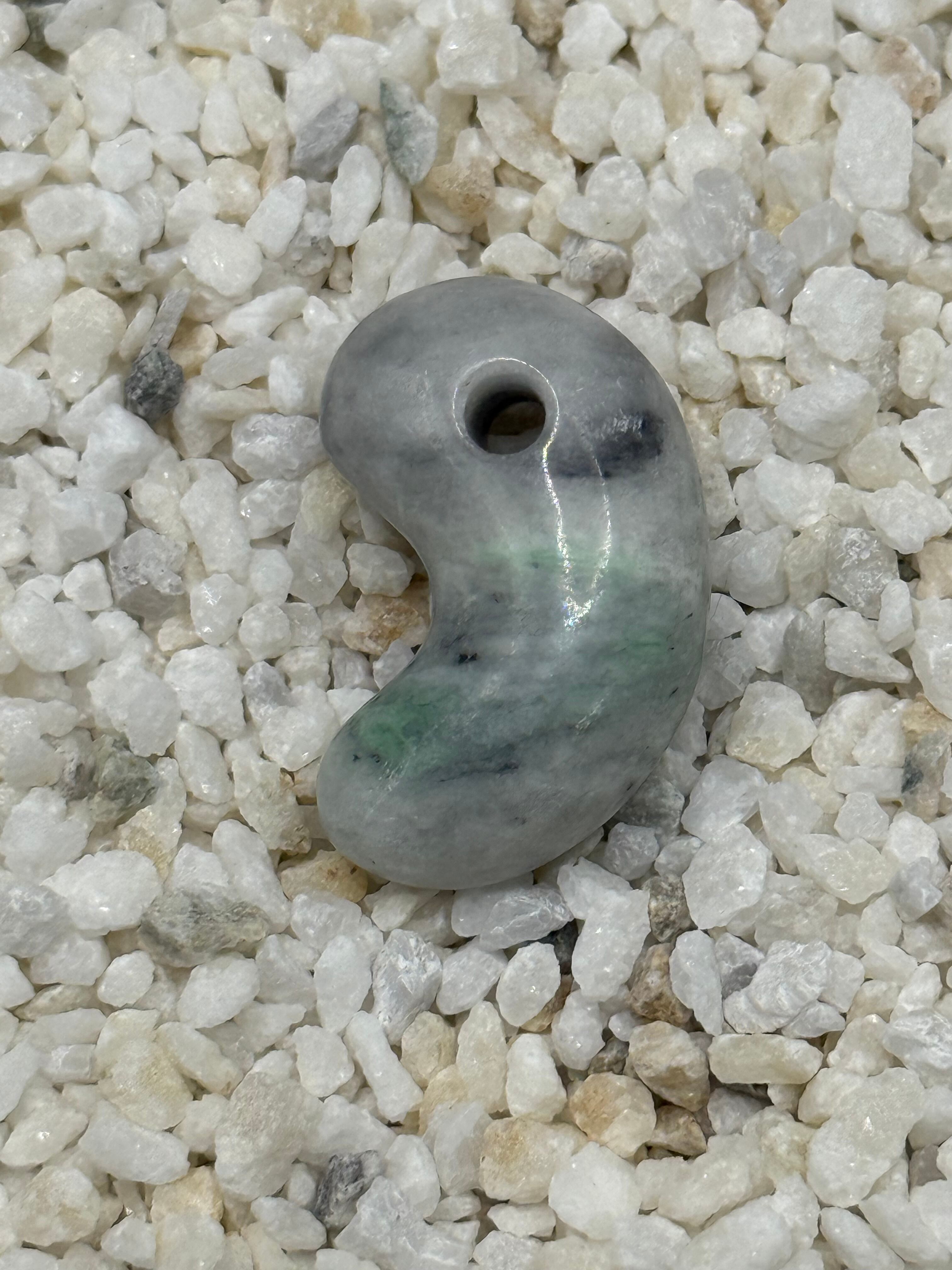 糸魚川翡翠 勾玉 046