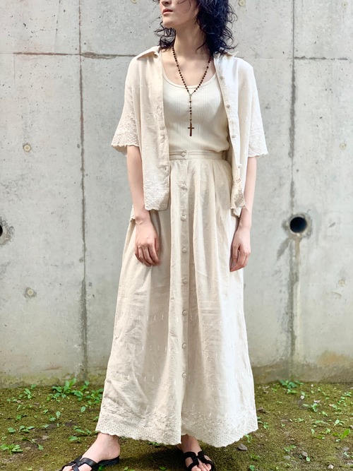 Vintage Ivory Color Embroidered Blouse & Skirt