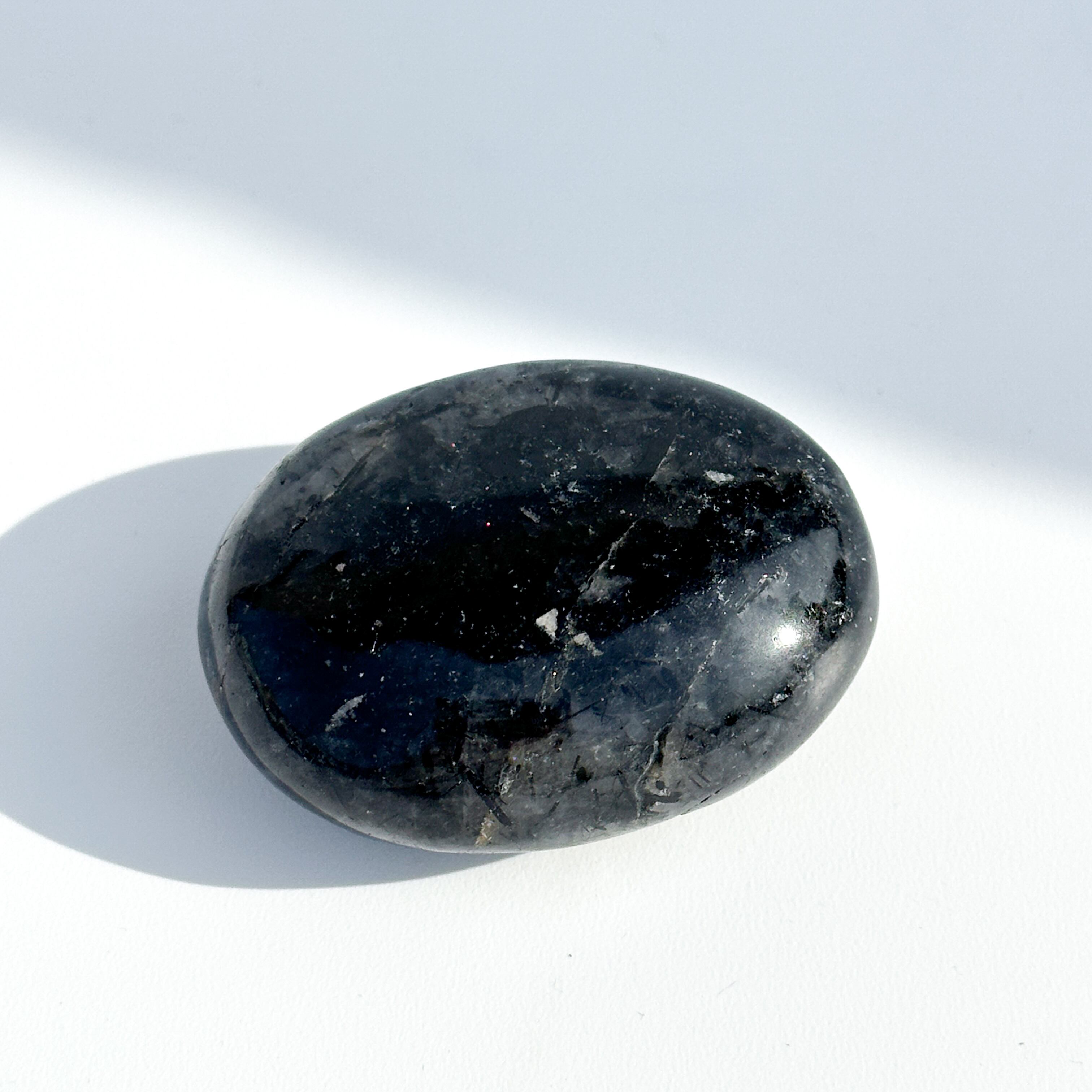 ブラックトルマリン パームストーン54◇ Black Tourmaline ◇天然石・鉱物・パワーストーン・インテリア