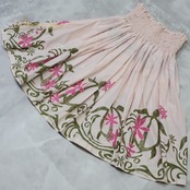 フラダンス 衣装 パウスカート エムエムジェイ ピンク系 日本製 シングル 花柄 可愛い 華やか 明るい ふわふわ 薄ピンク グリーン系 フラ ダンス ハワイアン アロハ ハワイアンプリント レッスン 練習 軽い