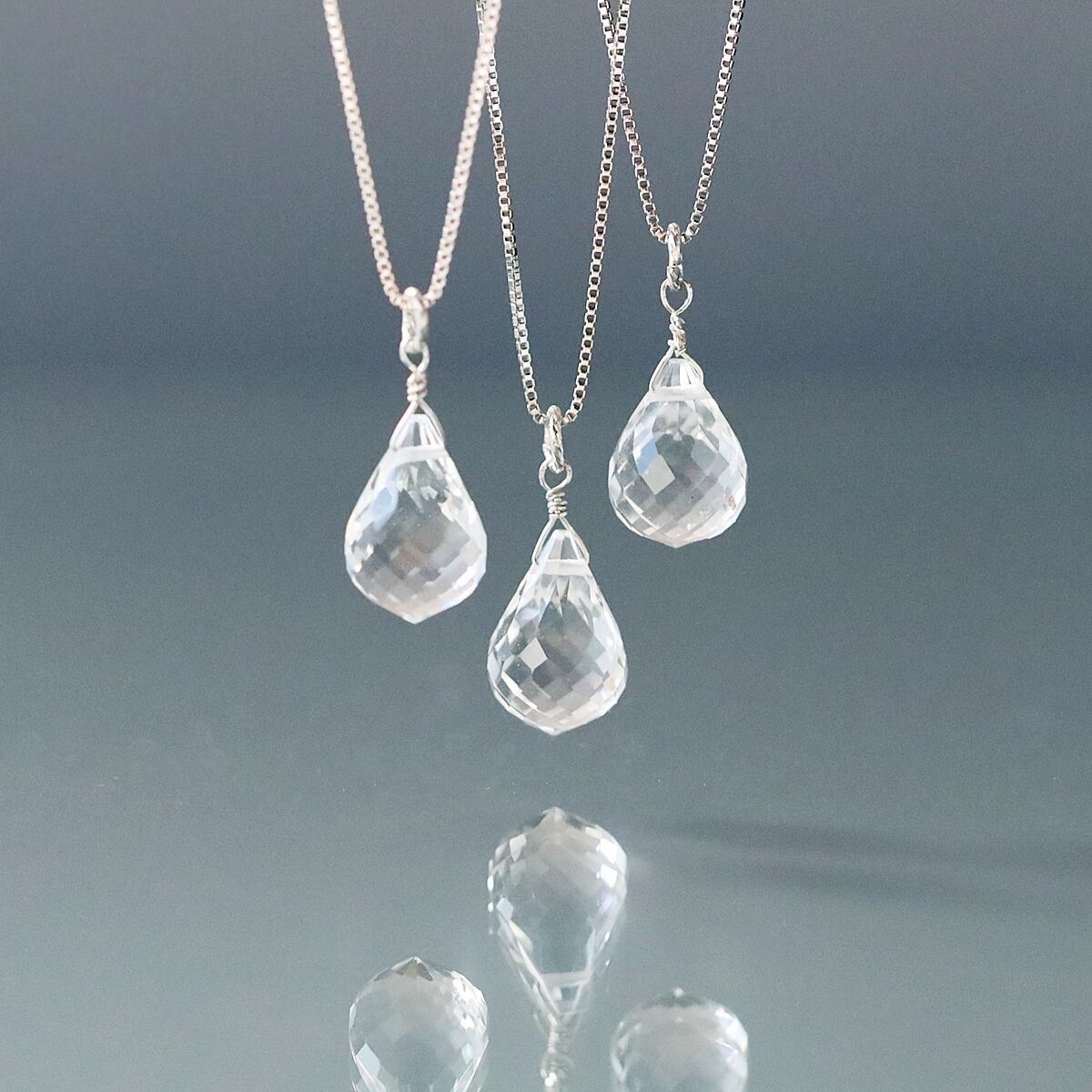 大粒スイスブルートパーズ 青い海のスクエアネックレス｜18KGP