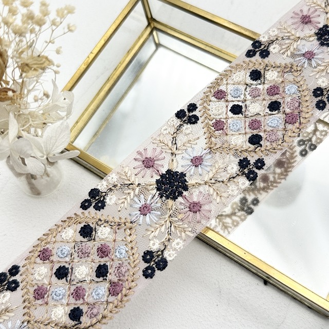 1ロール　ハートメロディミドル　[グレープ]インド刺繍リボン　2769-1R