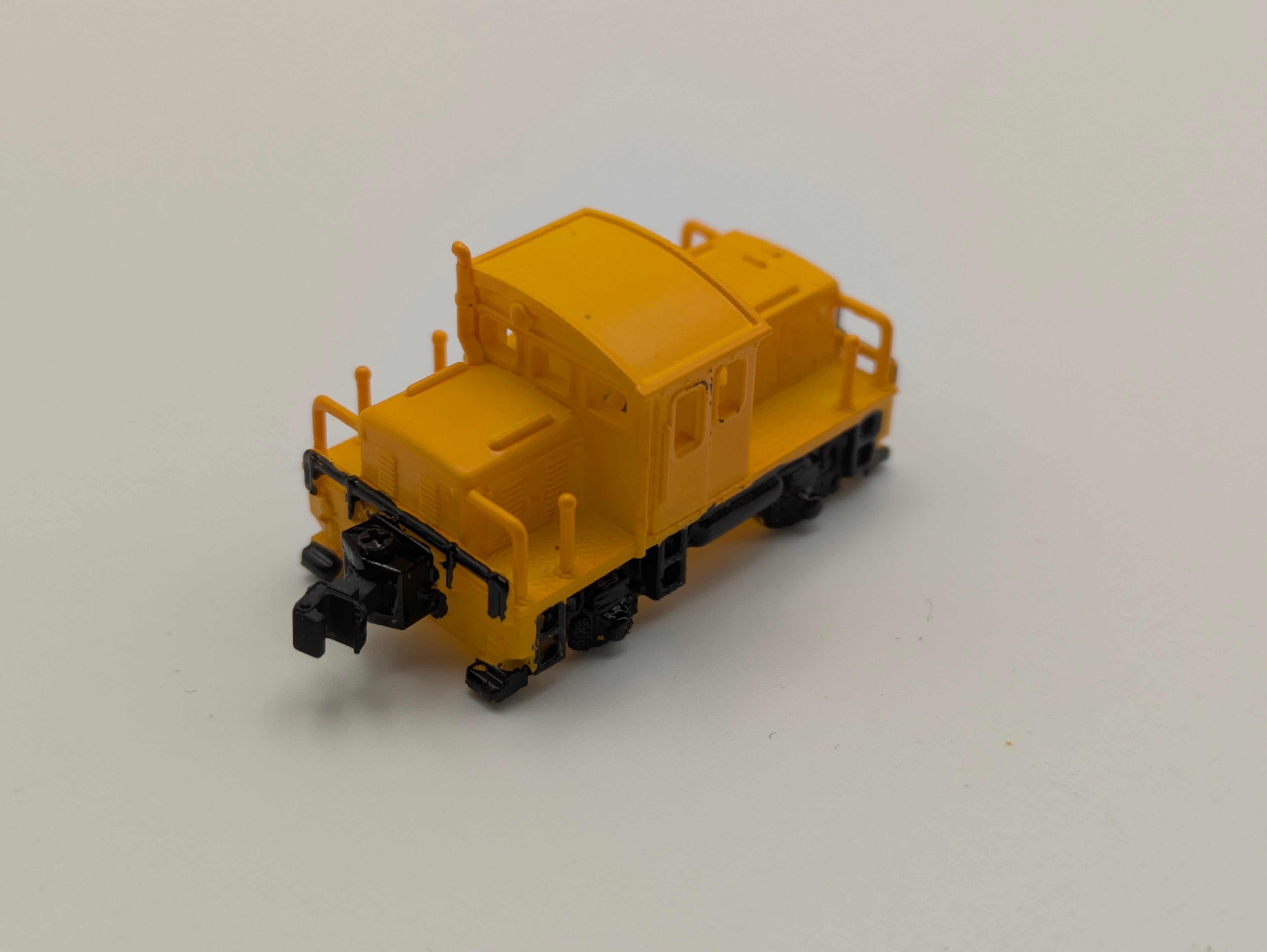 N-1019 国鉄 10t 貨車移動機（スイッチャー） 塗装品（赤・黄・橙