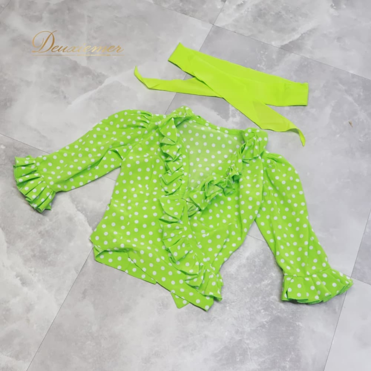 フラメンコ 衣装 MOLINA モリーナ トップス ブラウス グリーン系 水玉 ドット 黄緑 白 ボウタイ セット ボランテ フリル 鮮やか 明るい かわいい ダンス衣装 イベント ステージ 華やか ドット柄 ポップ おしゃれ ホワイト系