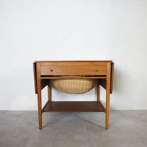 AT33 Sewing table by Hans J Wegner / ST002