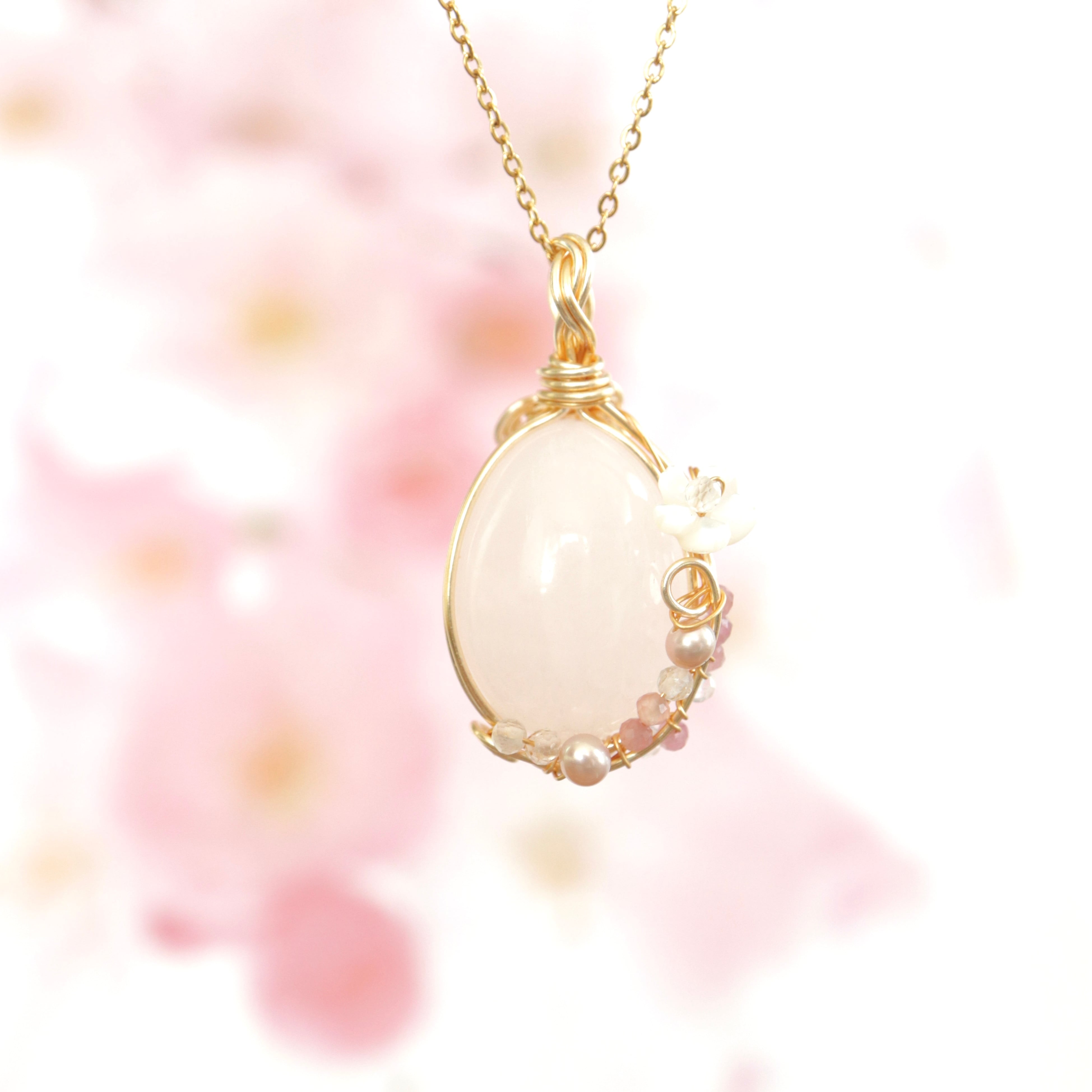 卵型 ローズクォーツ 可愛いペンダントトップ ワイヤーラッピング