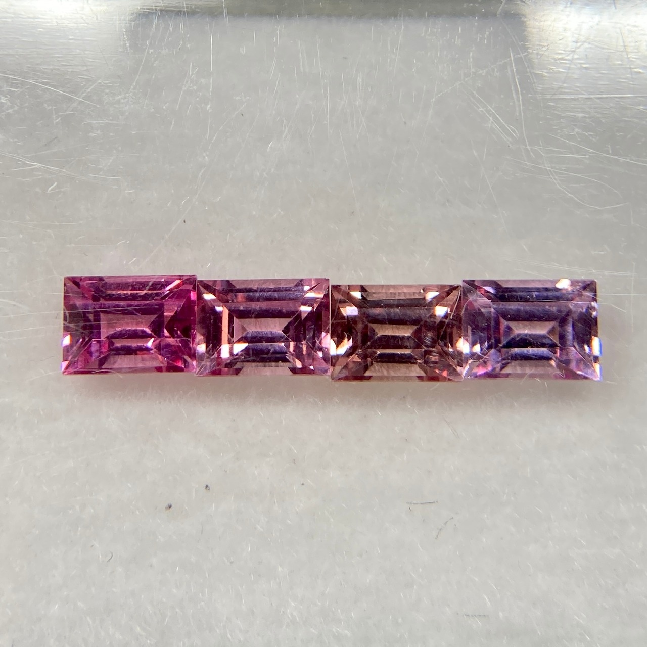 スピネルの板チョコ 4色セット 約3mm*3mm r-0008