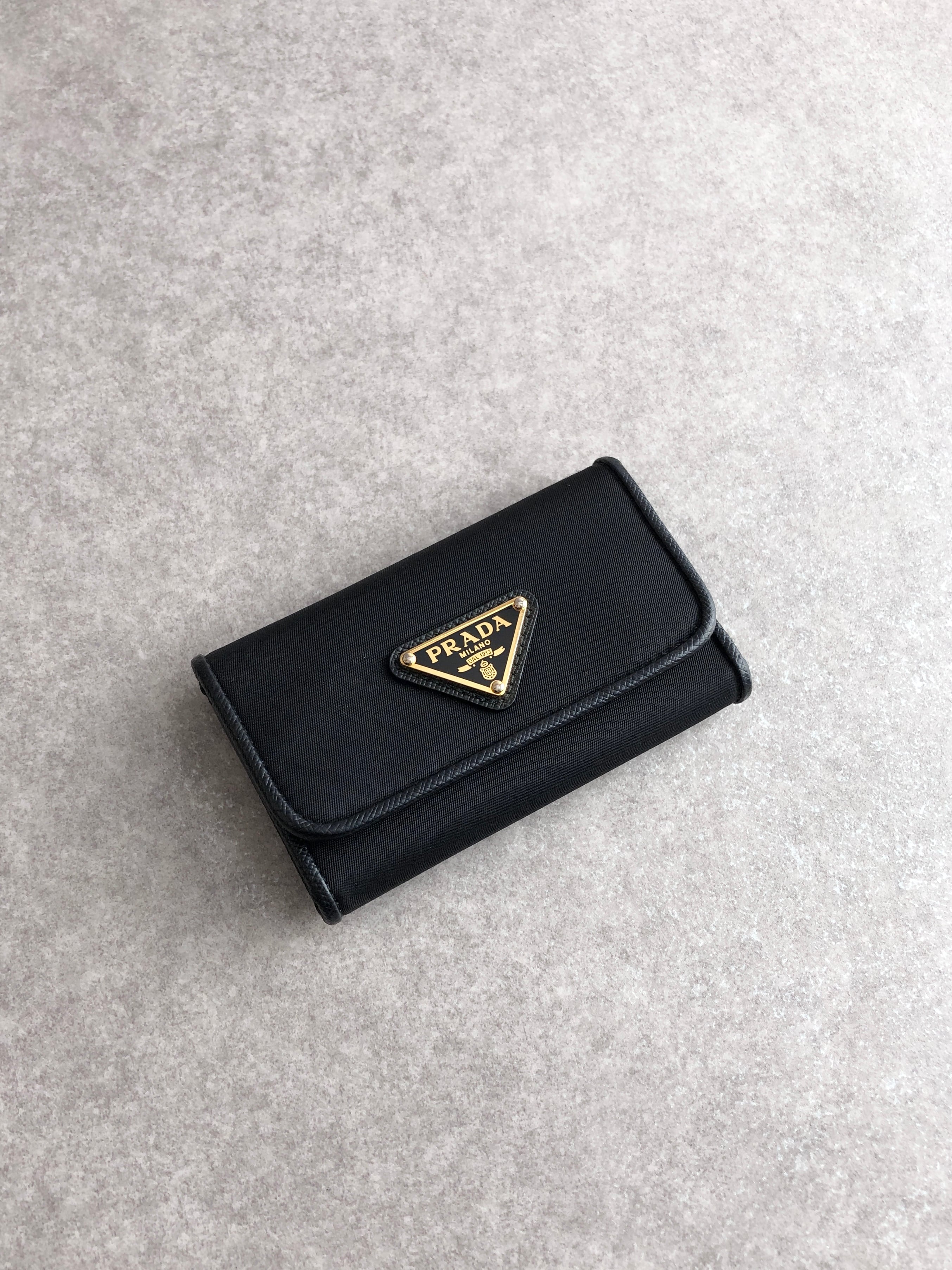 PRADA プラダ キーケース ブラック トライアングルロゴ レザー 6連