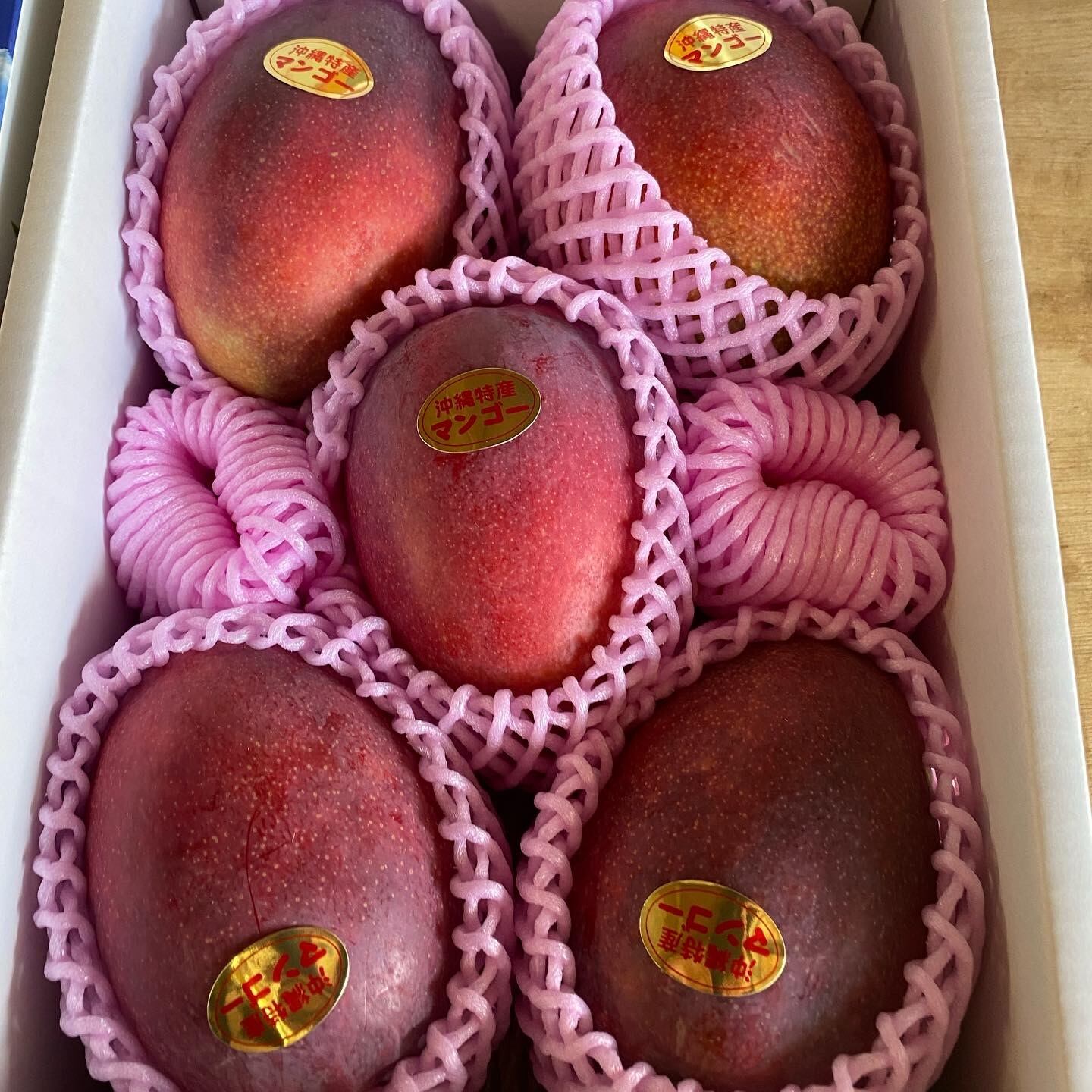沖縄産・完熟】アップルマンゴー 2kg 秀品 化粧箱 贈答用 | ククナファーム