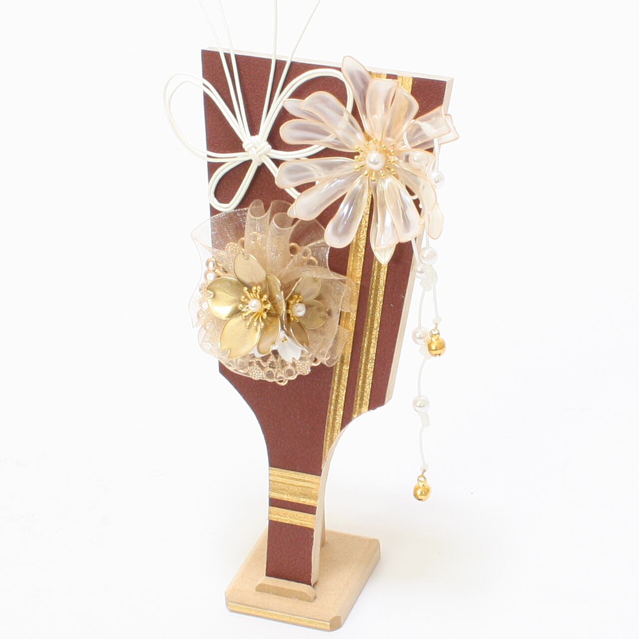 羽子板飾り《商品コード》10300-0009 花飾り羽子板 ボルドー 25号 台付