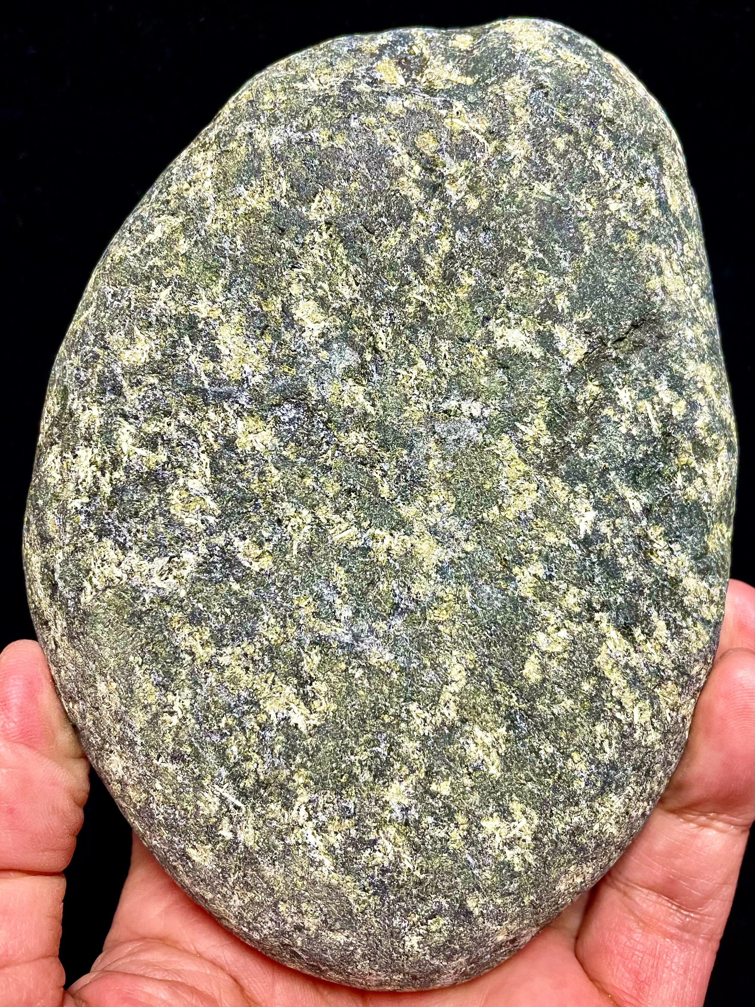 3) 日本人の「心」に寄り添う御守り!新たな自分自身へ成長「糸魚川蛇紋岩」サーペンティン・特大