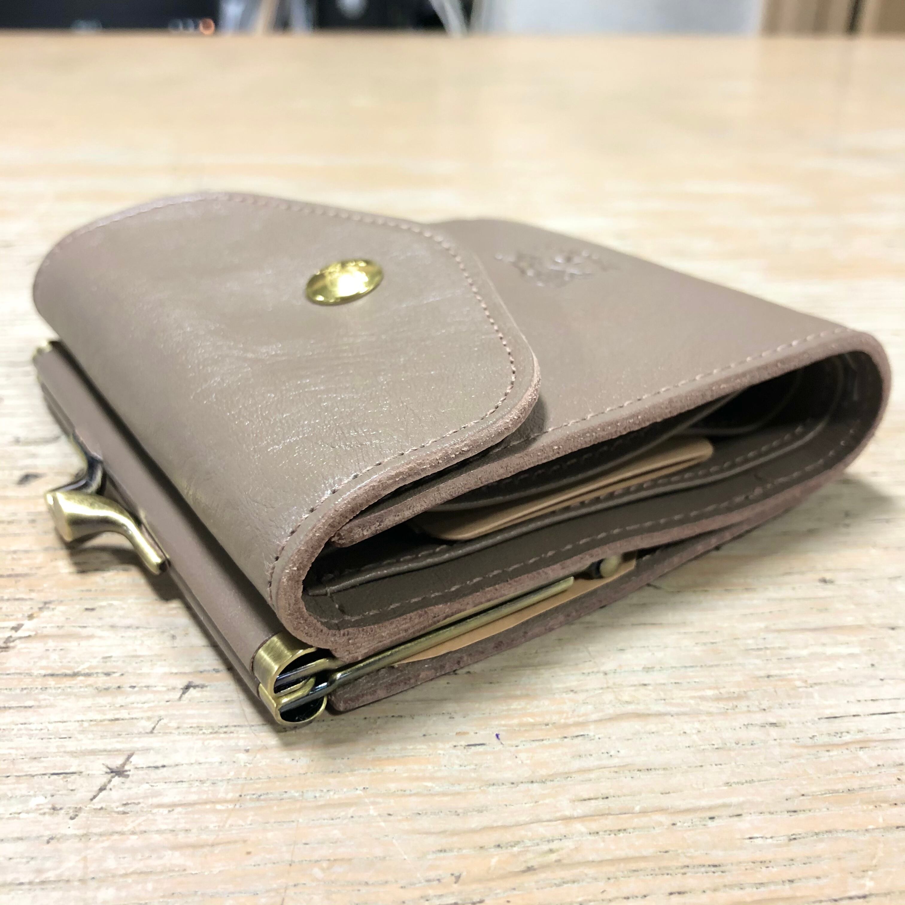 IL BISONTE イルビゾンテ 2つ折りガマ口財布 【411277】(COL グレー