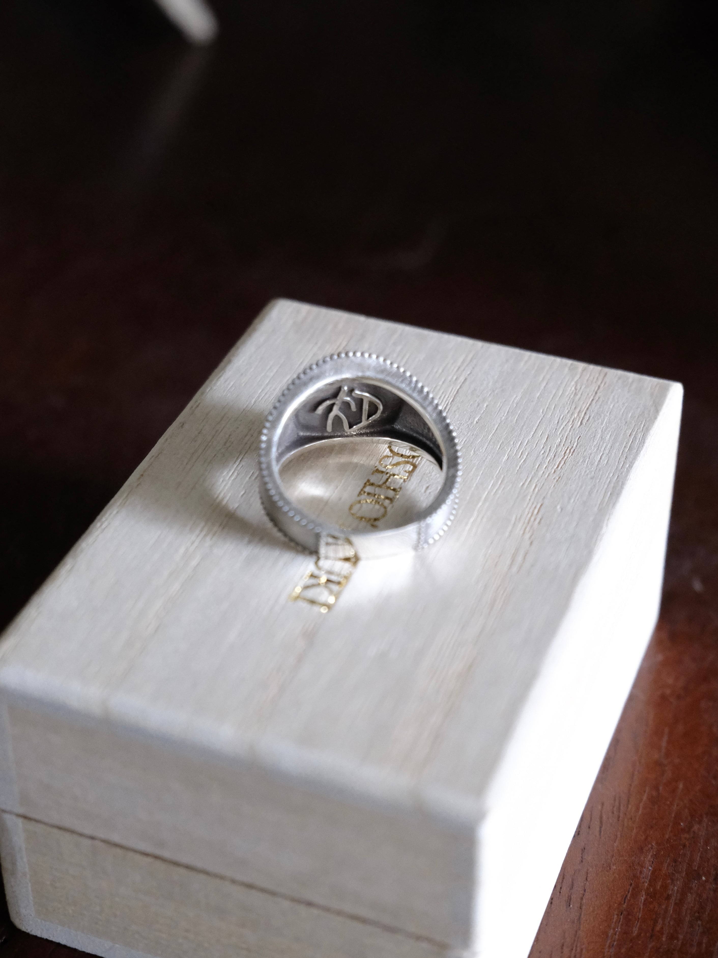 SOSHIOTSUKI】 SIGNET RING | THE OUR