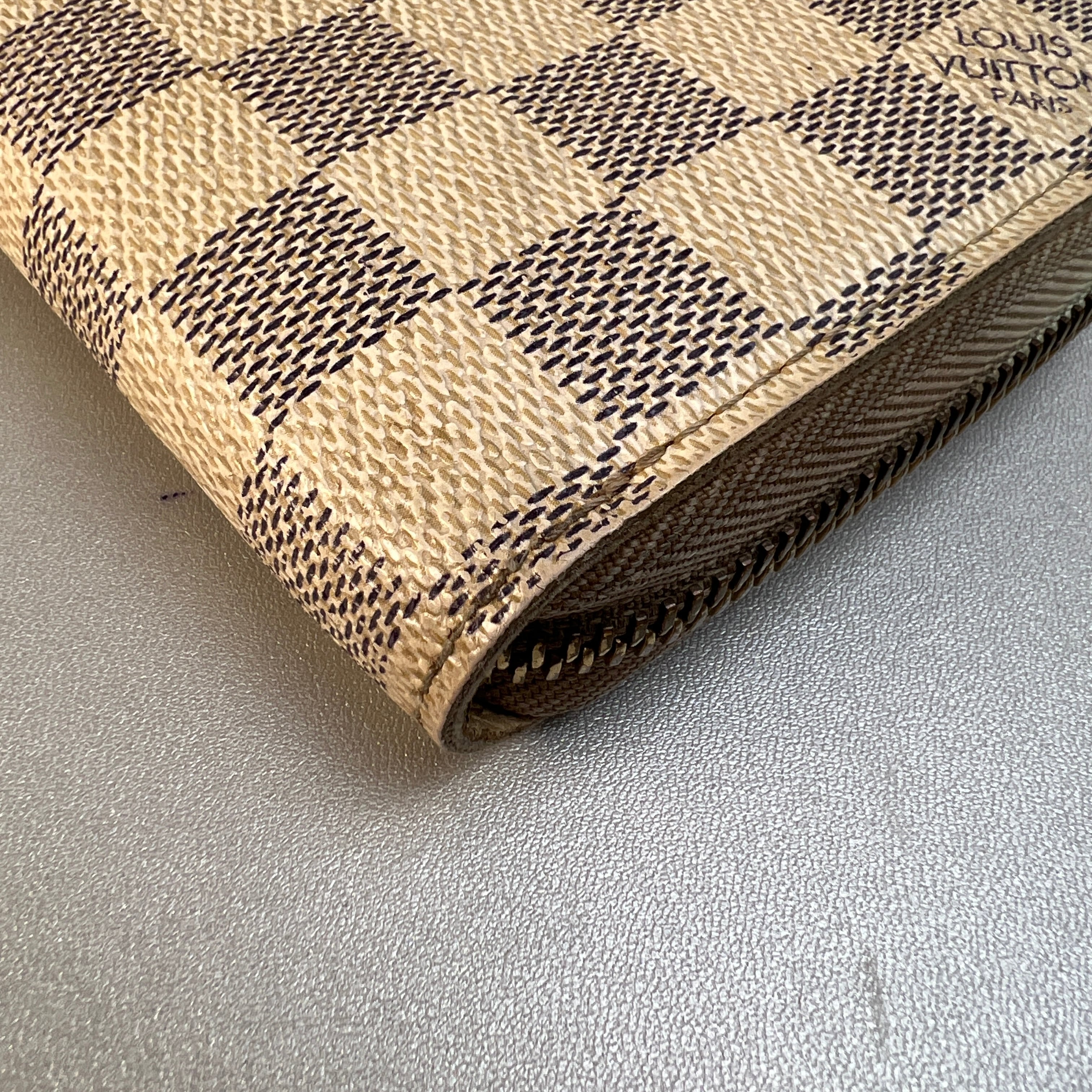 LOUIS VUITTON ルイヴィトン アズール  VI1027 レザー 長財布 ホワイト A-12246 LOUIS VUITTON ルイヴィトン アズール VI1027 レザー 長財布 ホワイト