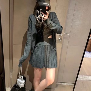 セットアップ 3点セット レディース スカート トップス ニット セーター カーディガン プルオーバー 羽織 前開き プリーツスカート ミニ ショート 半袖 長袖 ラウンドネック スリム 細身 Aライン フェミニン ハイウエスト リブニット ボタン かわいい 大人可愛い きれいめ シンプル カジュアル 上品 おしゃれ こなれ感 ガーリー 抜け感 ラブリー キュート ベーシック 無地 春 秋 学生 学校 通学 デート お出かけ 女子会 休日 重ね着 コーデ 普段使い 着回し レイヤード フリーサイズ グレー