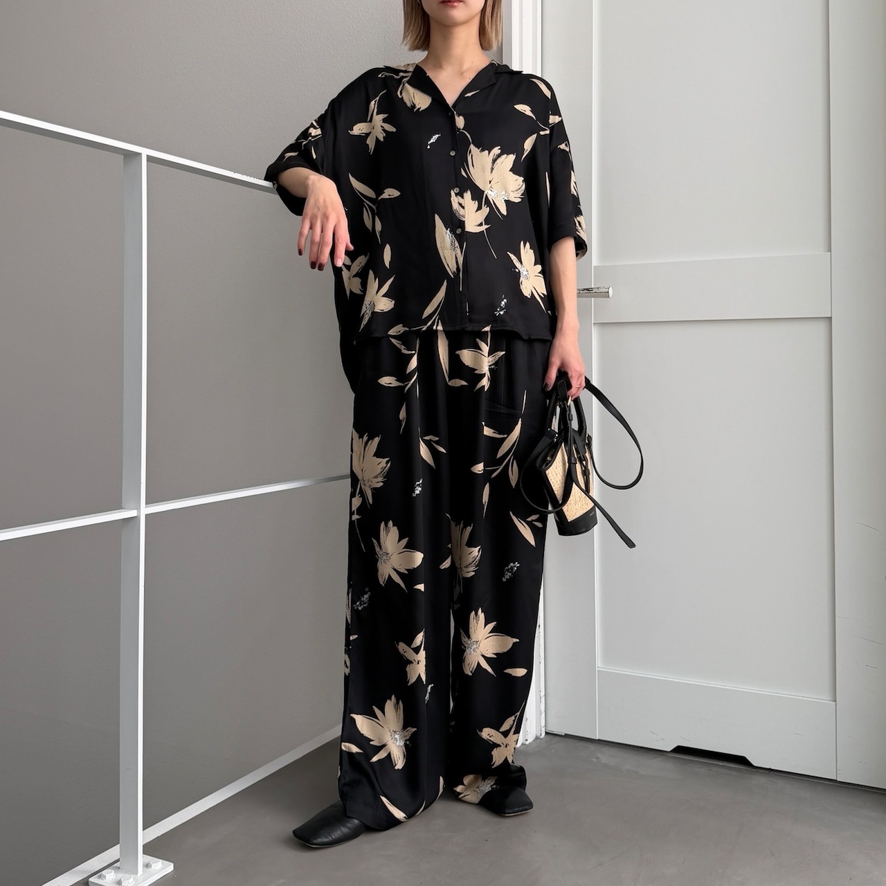 【受注予約：5月下旬入荷予定】柄マットサテンイージーPT/ブラック