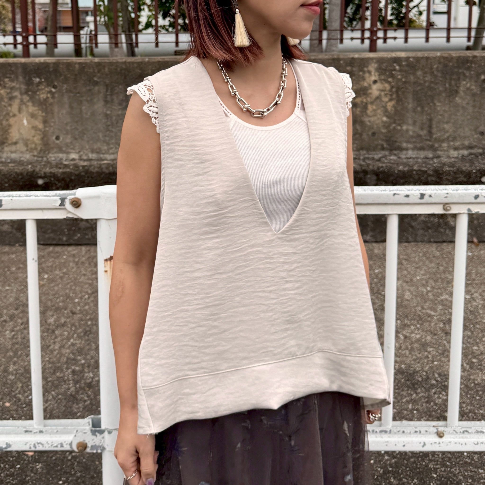 TRANOI／アイボリー 長袖 トップス（サイズ1） I-SOOK（アイスー） tシャツ 「ISOOK / アイスー」ラッフルショルダー
