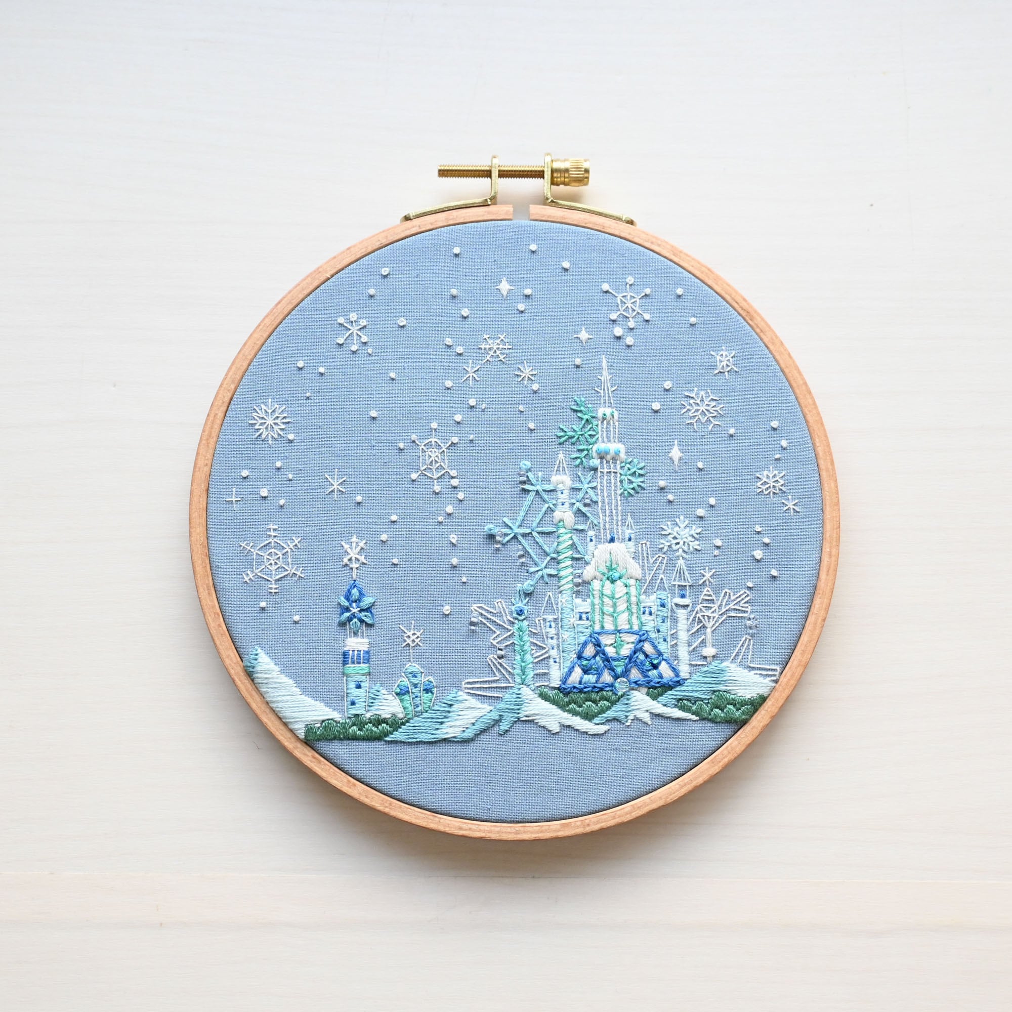 刺繍キット 「クリスタルスノー神殿」《空想街雑貨店》