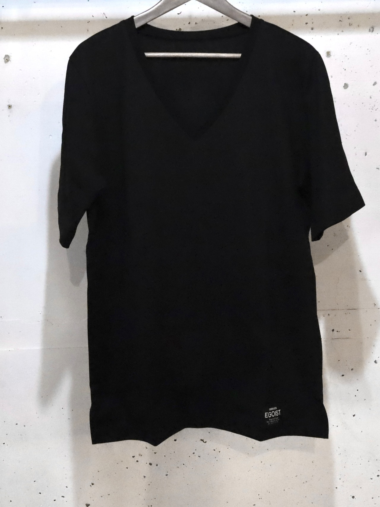 GODSIZE 2025 V NECK TEE [BLACK WINGS]