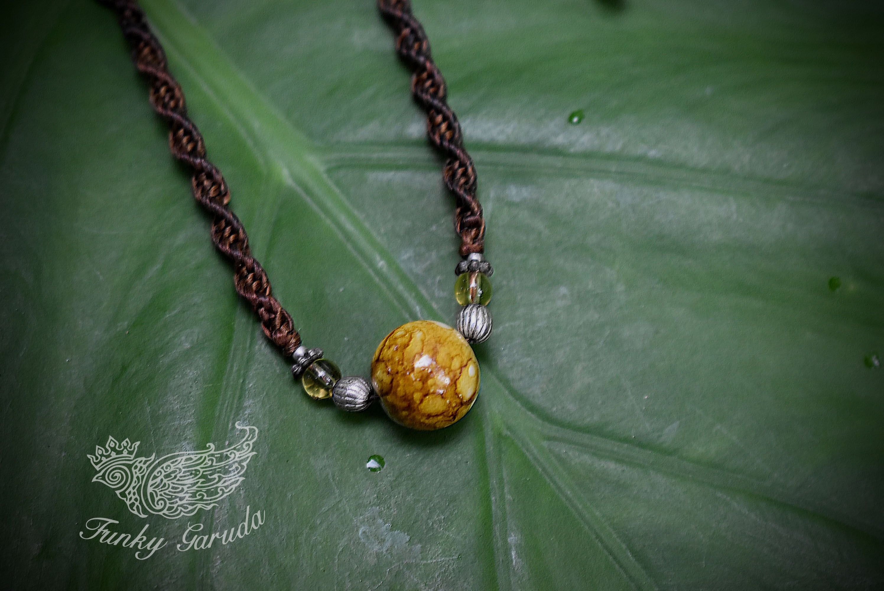 アンティークビーズ★シンプルマクラメネックレス an001