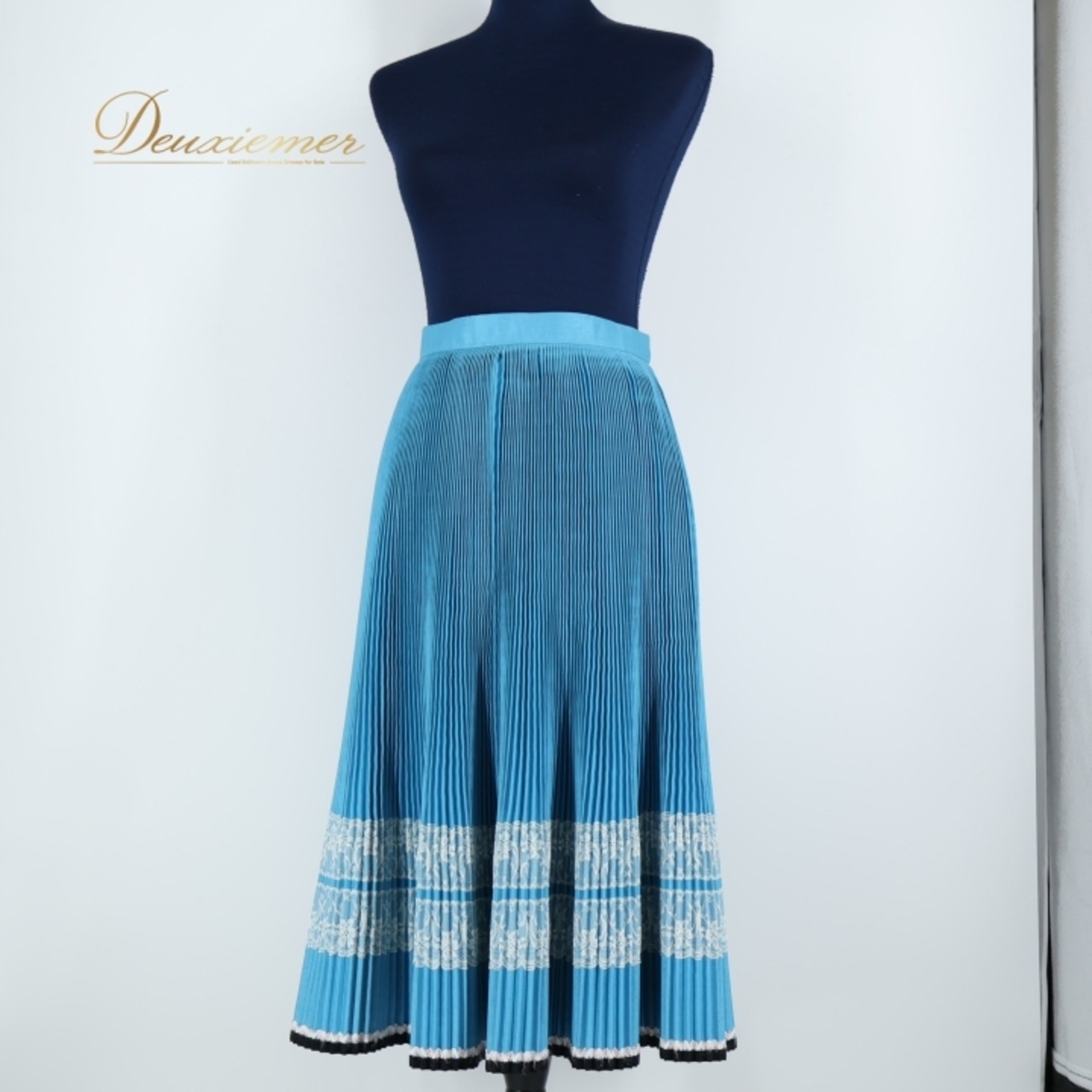 フォークダンス 衣装 スカート ブルー系 プリーツ 水色 白 黒 レース 明るい 華やか カントリー チロリアン ダンス衣装 かわいい 上品 ホワイト系 ブラック系