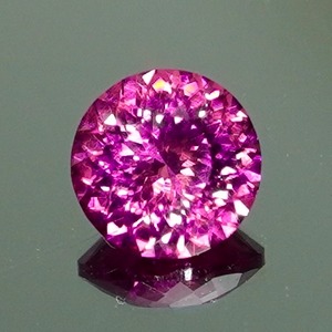 【Bright Brilliant Cut™️ “129 Facets” 】静寂を焦がす、桃色の余韻 0.48ct 天然ピンクサファイア