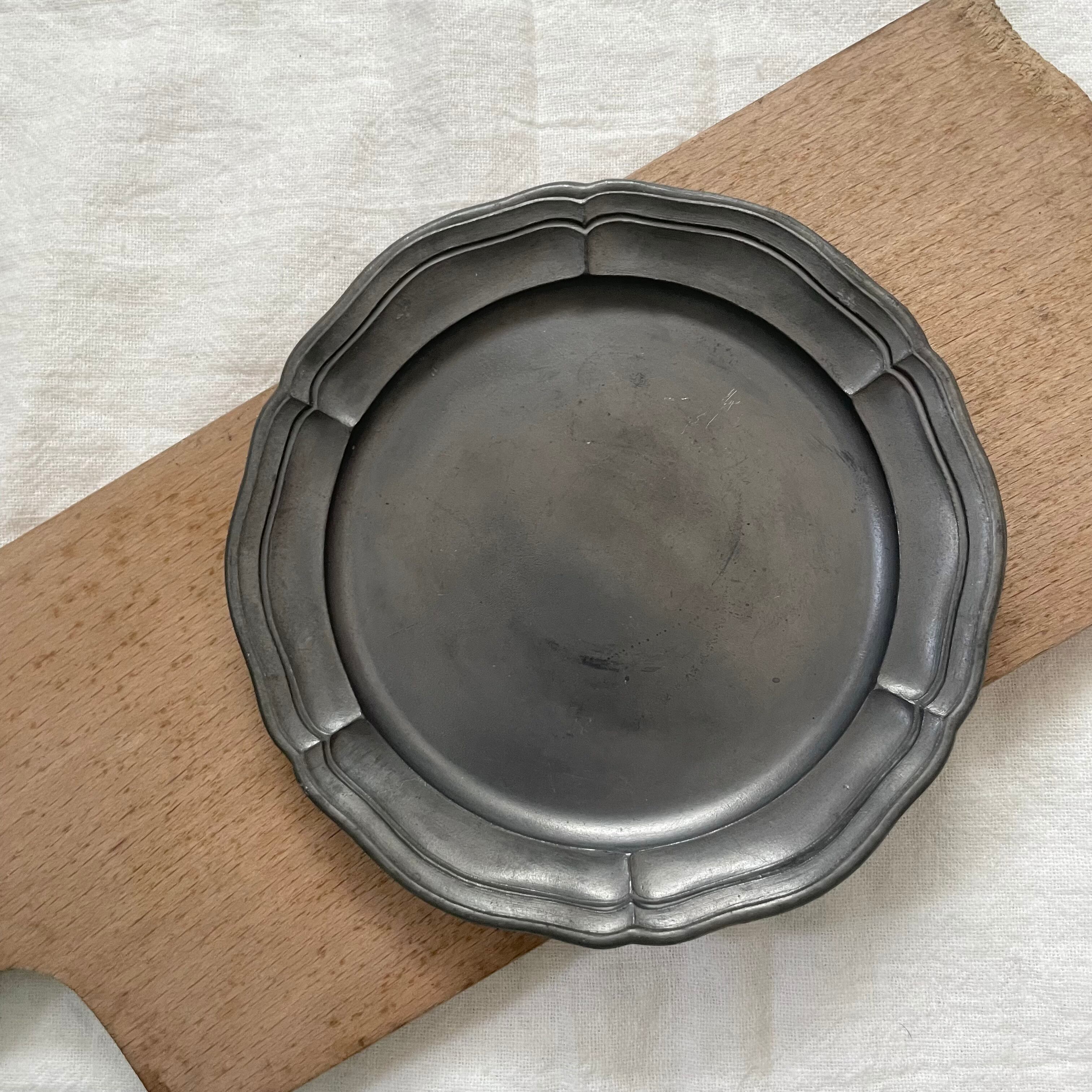 直径13.8㎝ ピューター花リムプレート