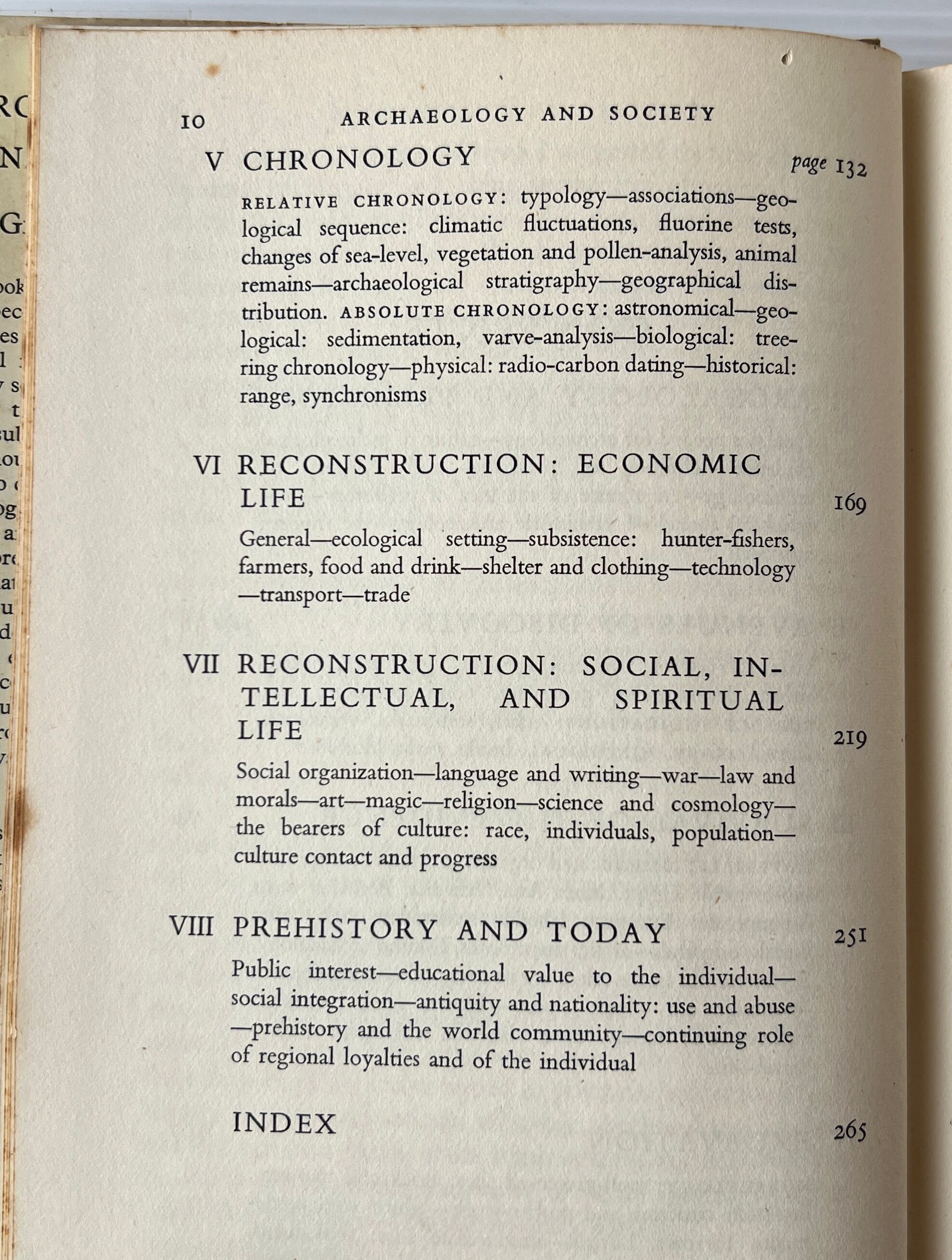 Archaeology and Society: Reconstructing the Prehistoric Past 3rd edition / Grahame Clark / Methuen