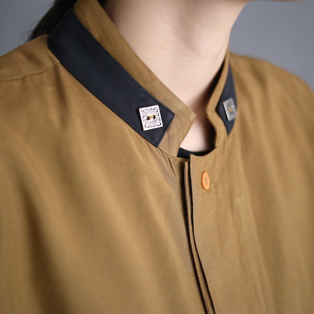 metal emblem decoration and switching design mao-collar minimal shirt