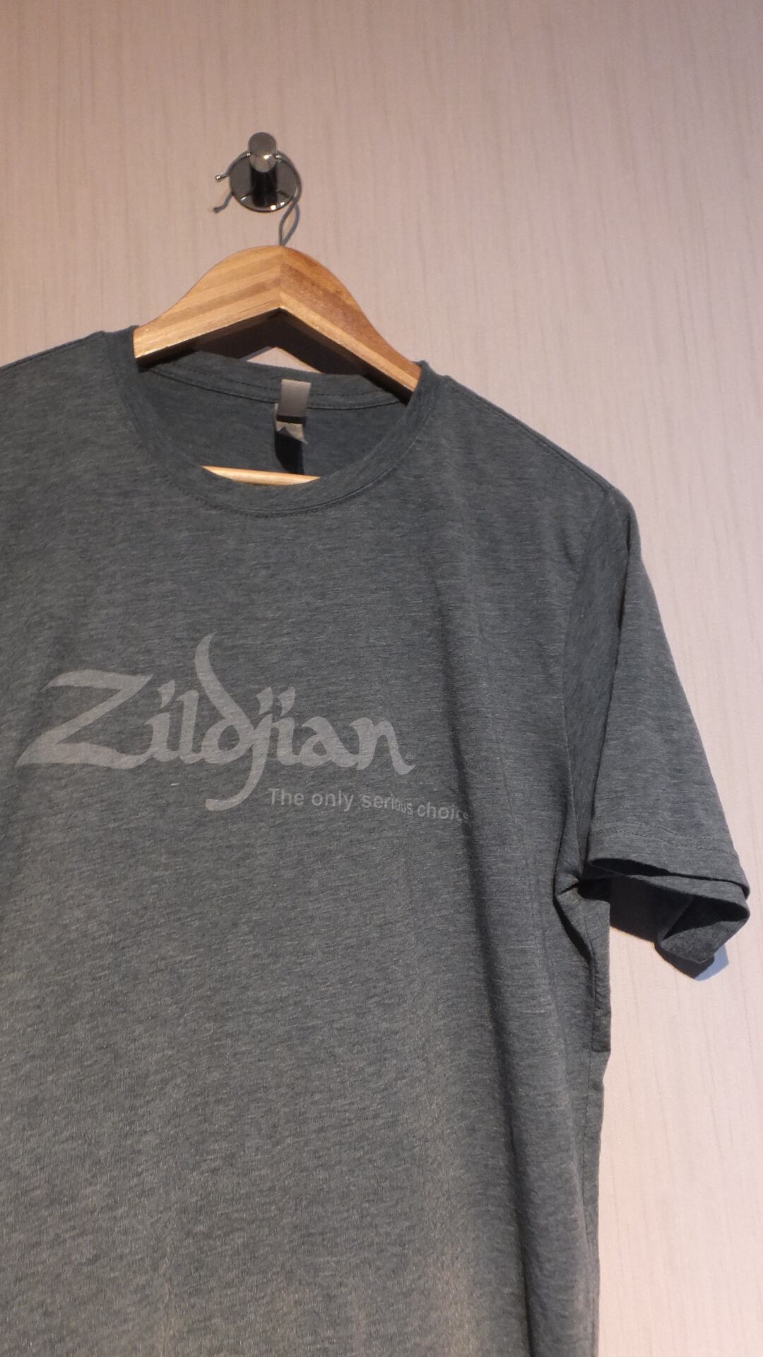 トルコ発祥のシンバルメーカー ジルジャン Zildjian 会社ロゴ トルコ発祥のシンバルメーカー ジルジャン Zildjian 会社ロゴ