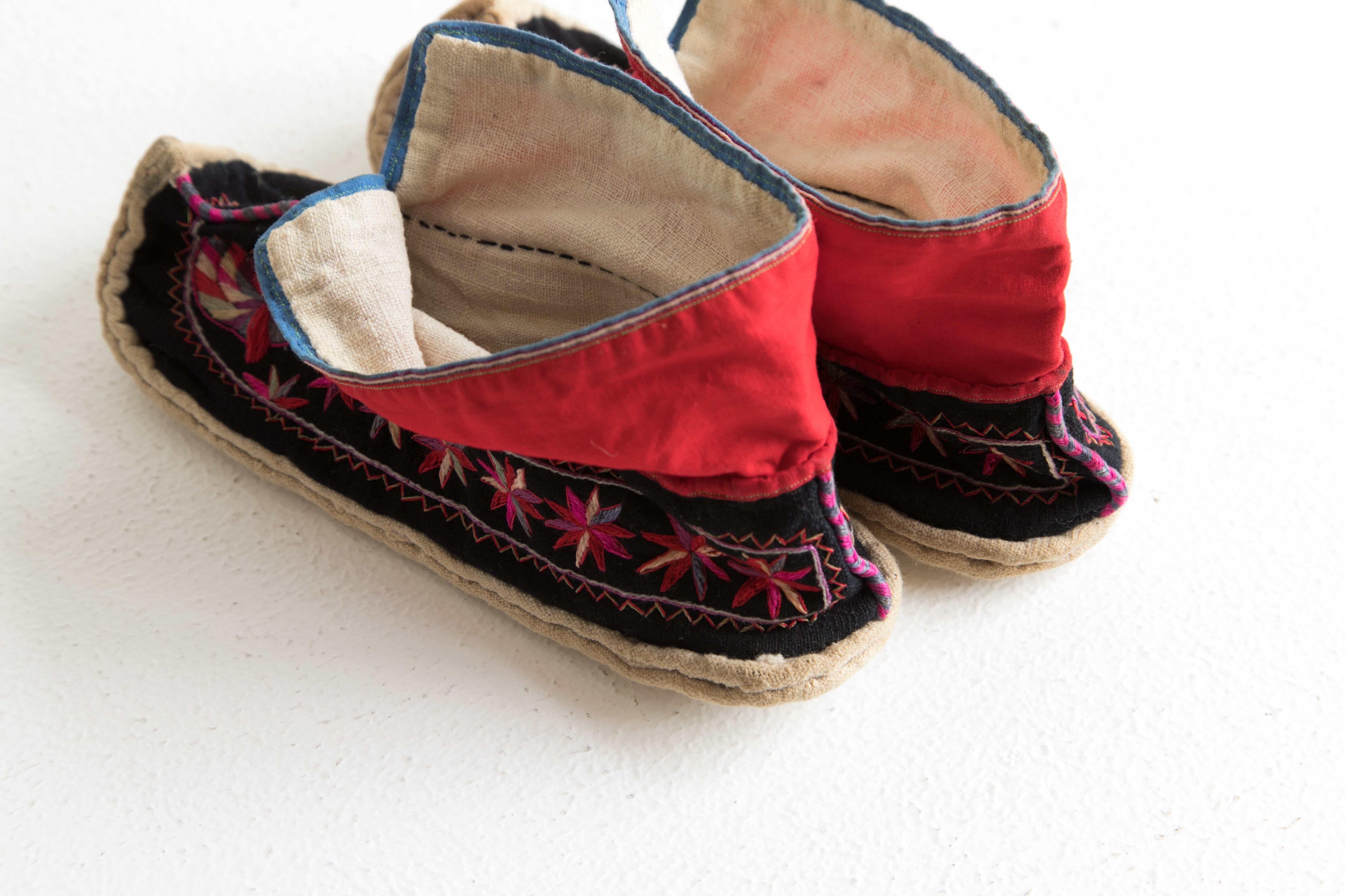 チベット刺繍の靴 | ReBuilding Center JAPAN | リビセンオンラインストア